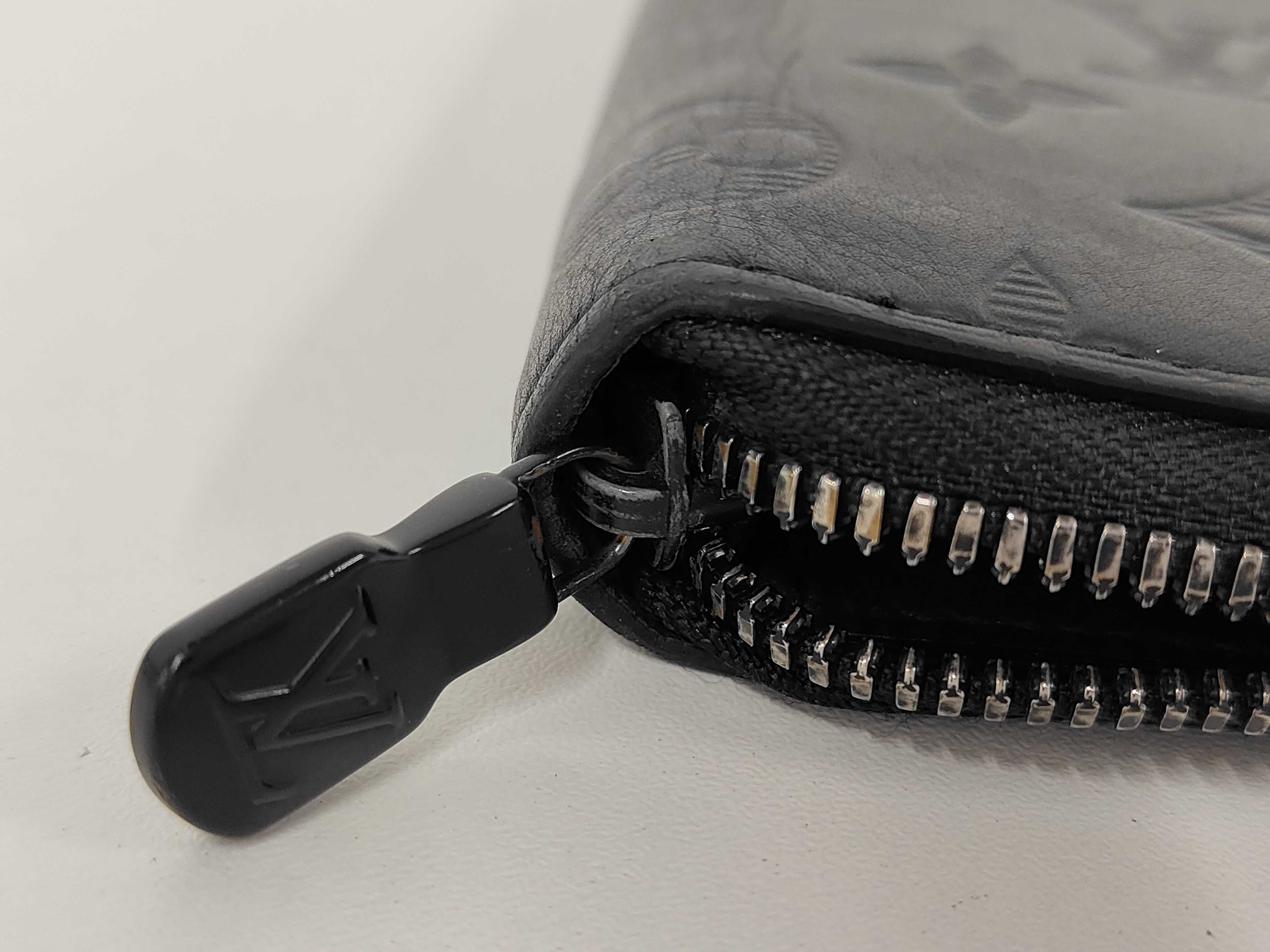 Vernis Louis Vuitton Zippy Vertical Wallet — view 7