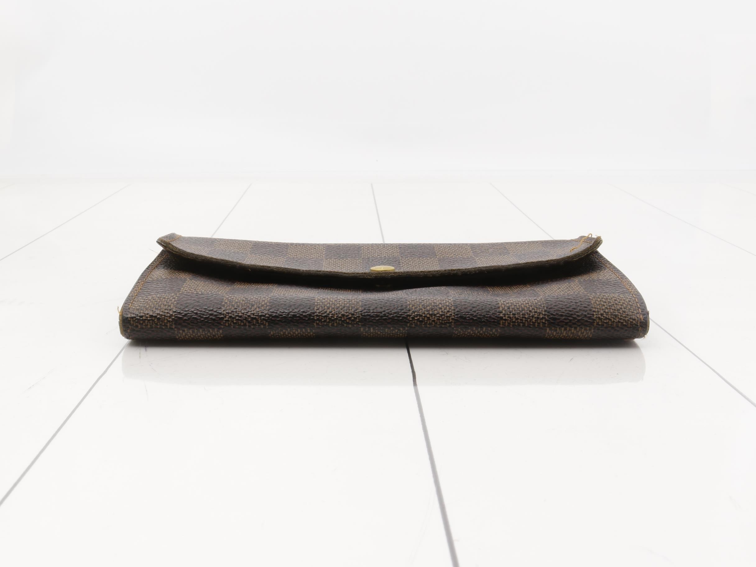 wallet — view 3