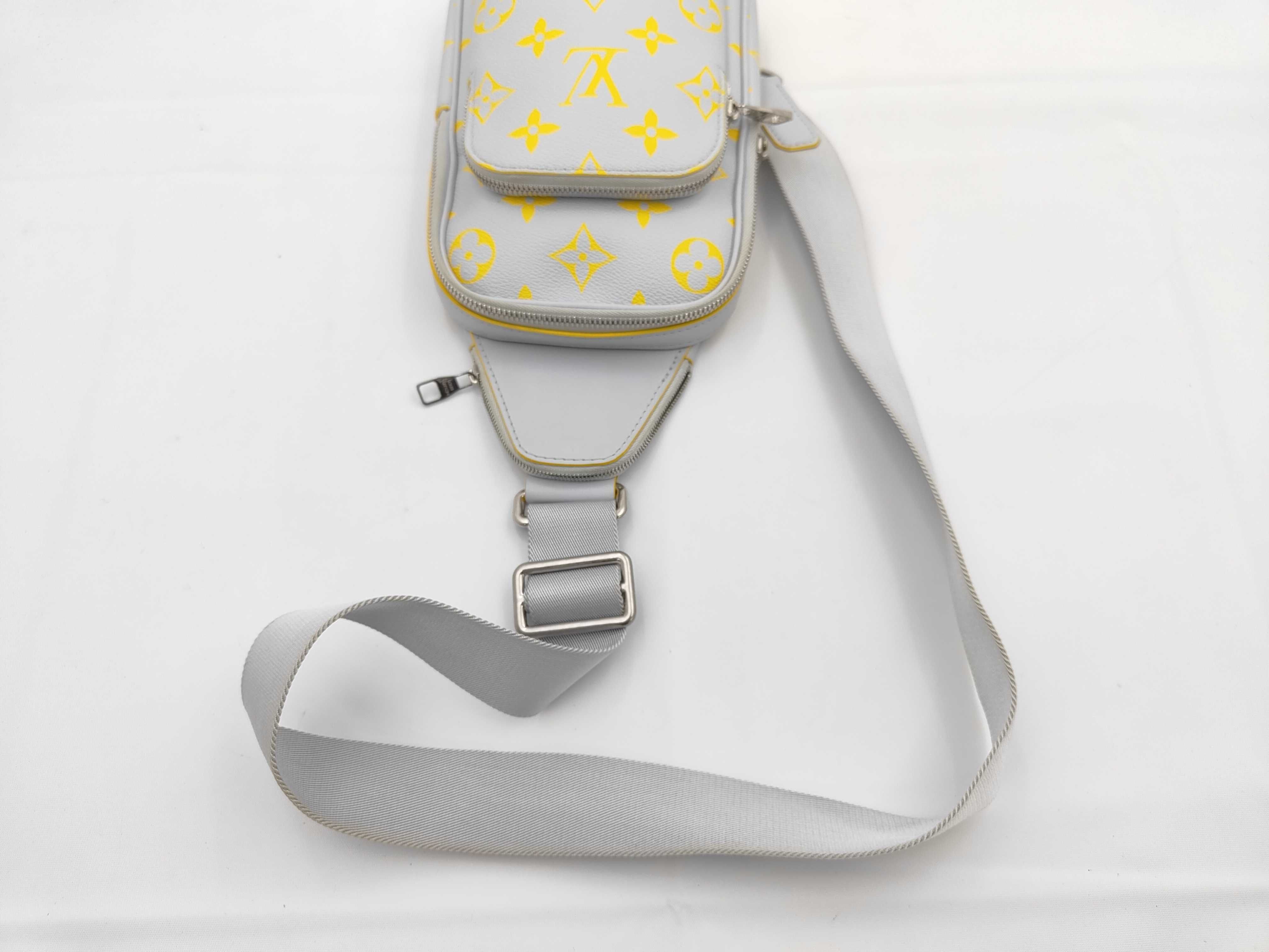 Monogram Glow Avenue Sling Bag M15078 Shoulder Bag — view 3