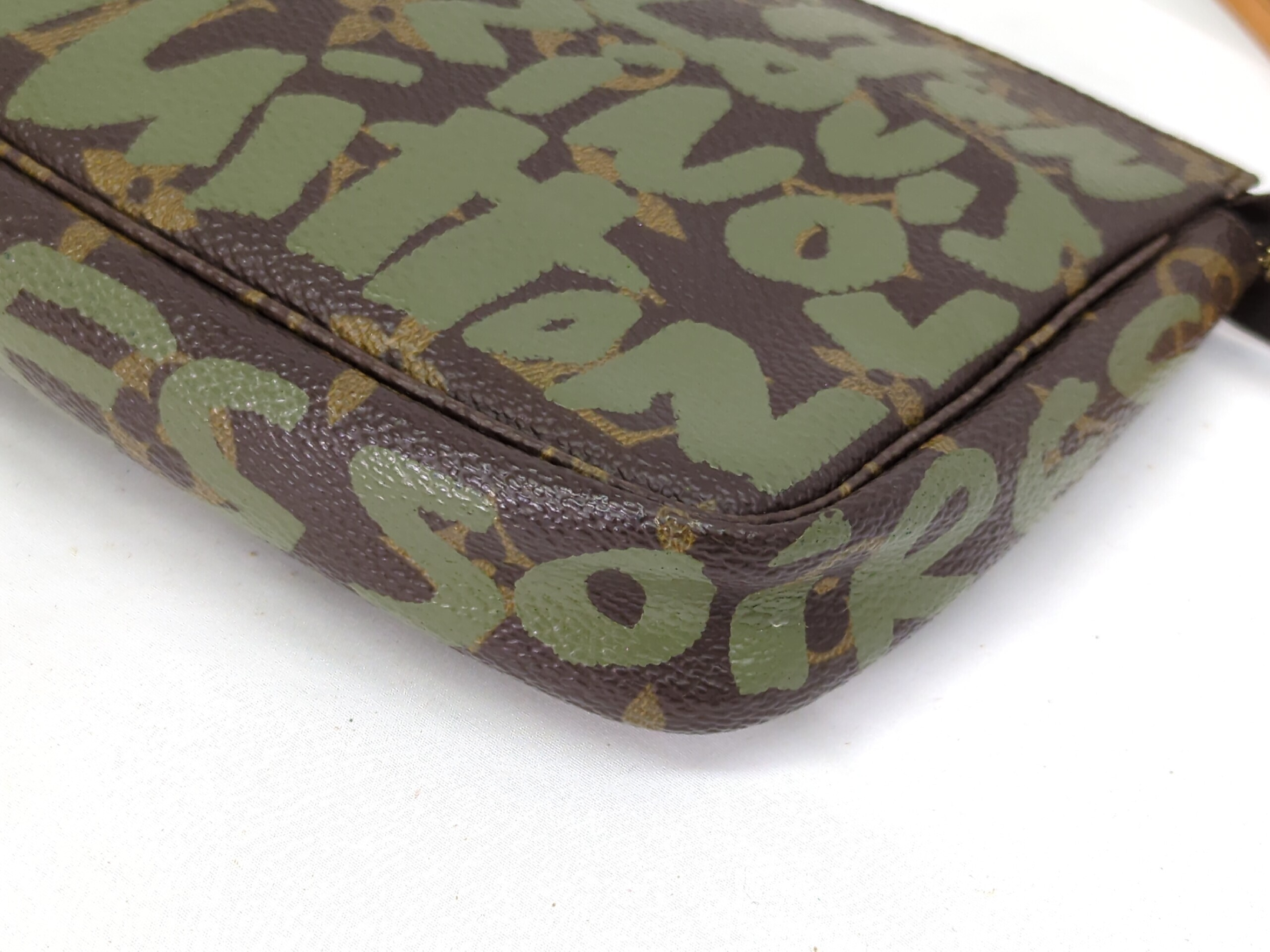 M92191 Monogram Graffiti Pochette Accessoires Handbag — view 4