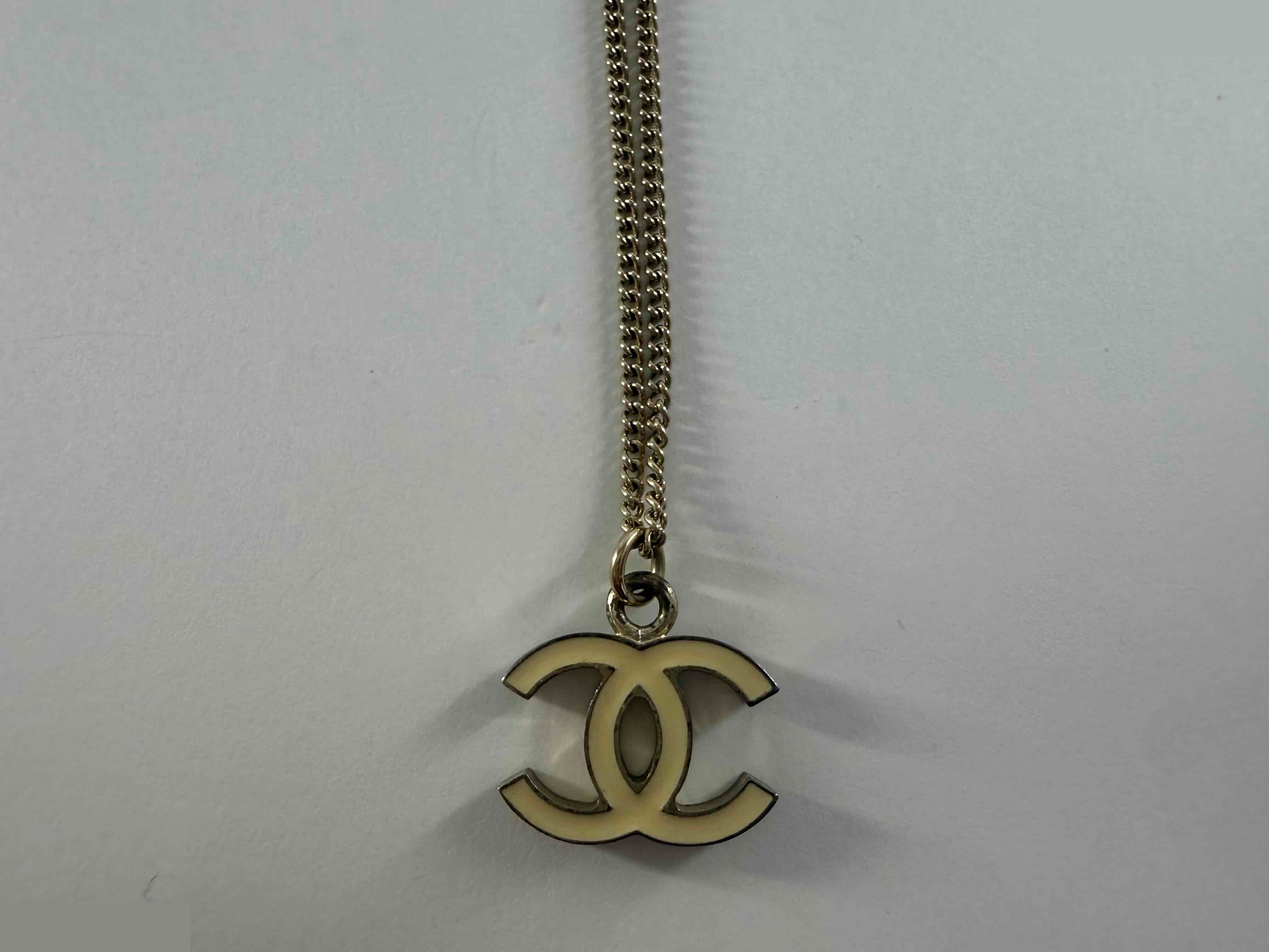 Enamel Beige Icon Series (Precious Metal) Necklace/Pendant — view 2