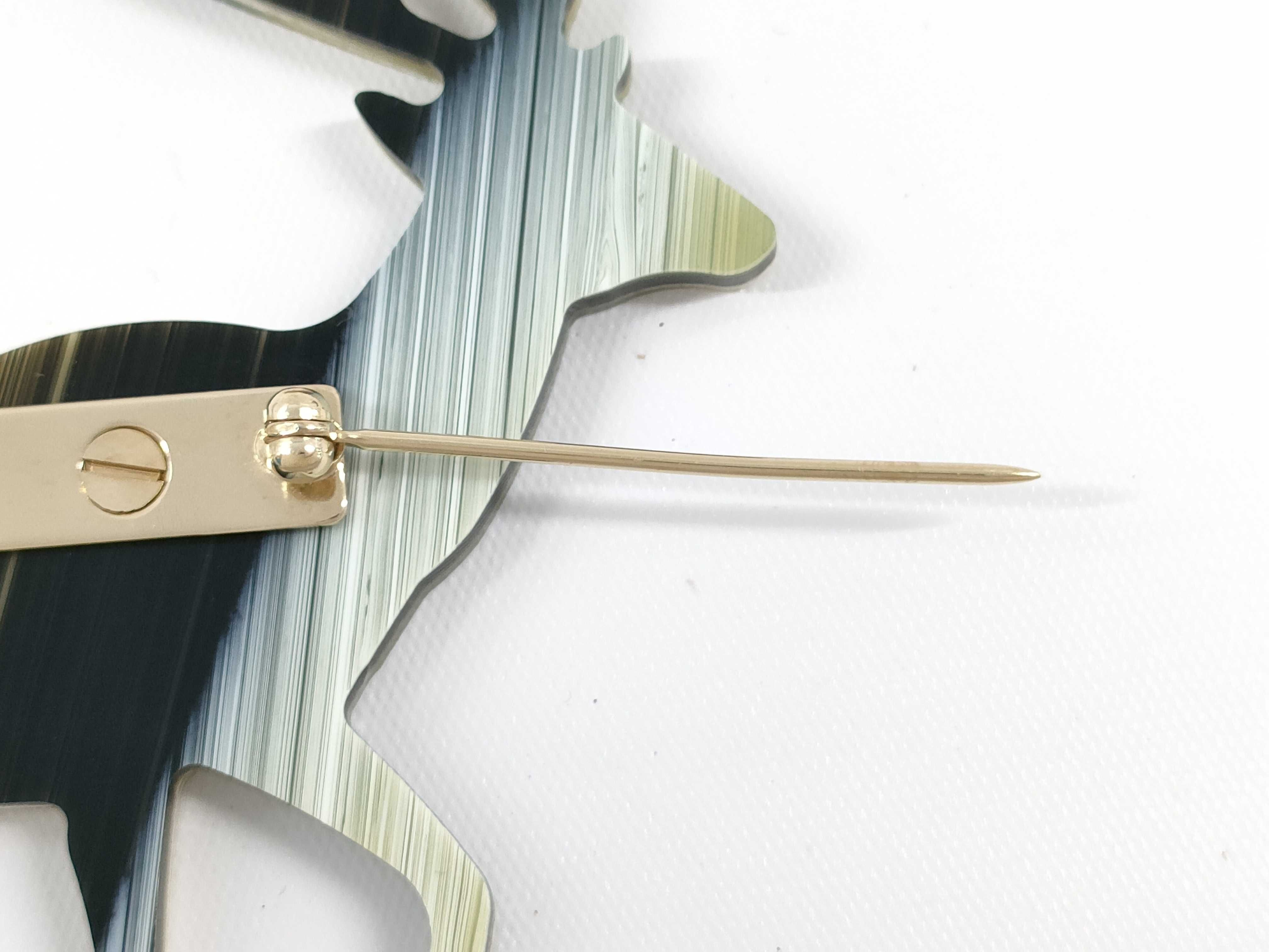 brooch — view 4