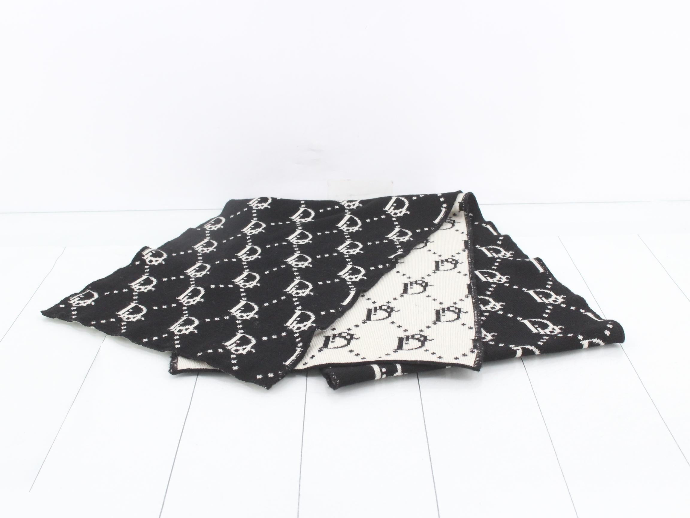 Trotter pattern wool scarf — view 2