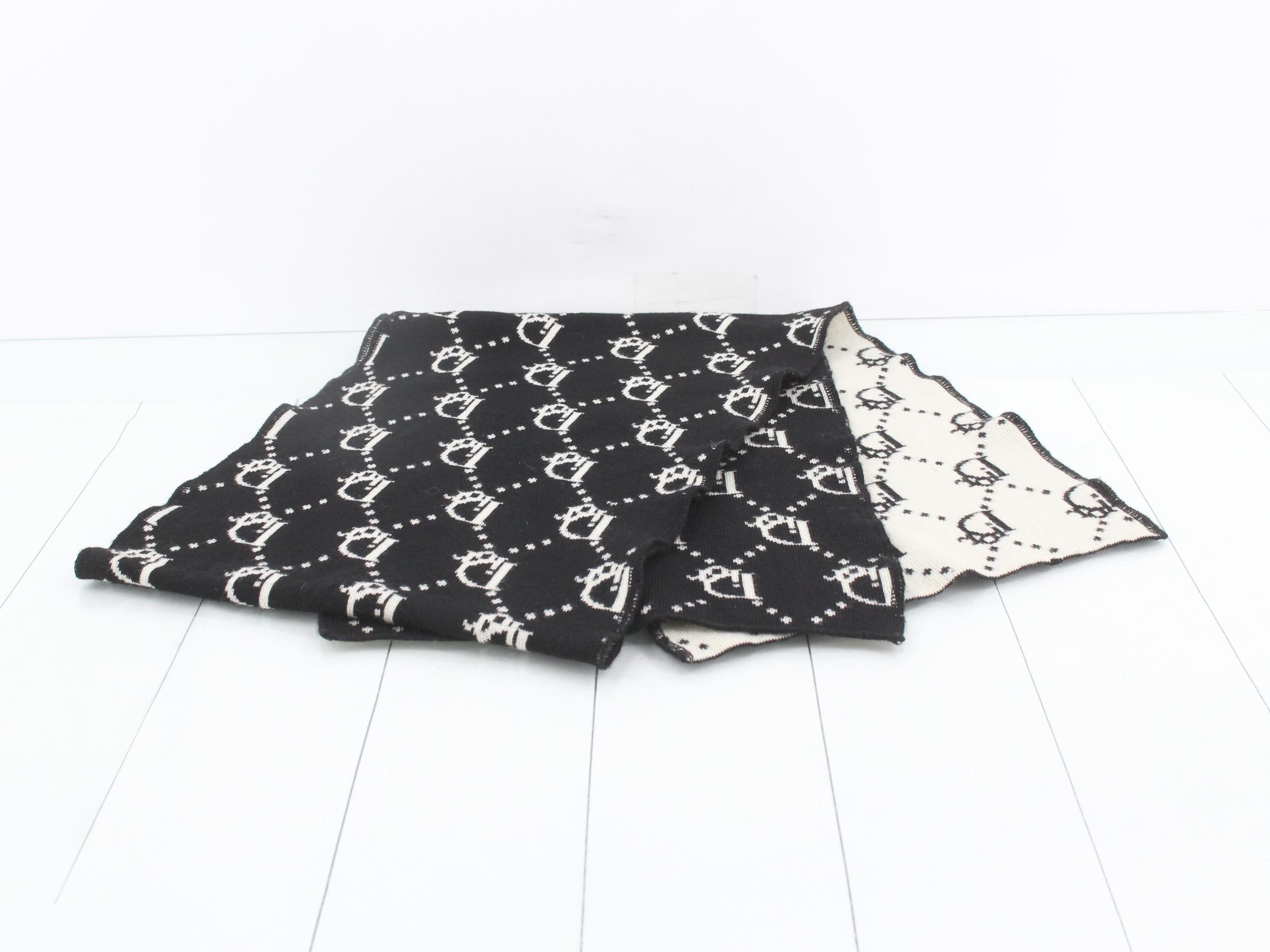 Trotter pattern wool scarf — view 3