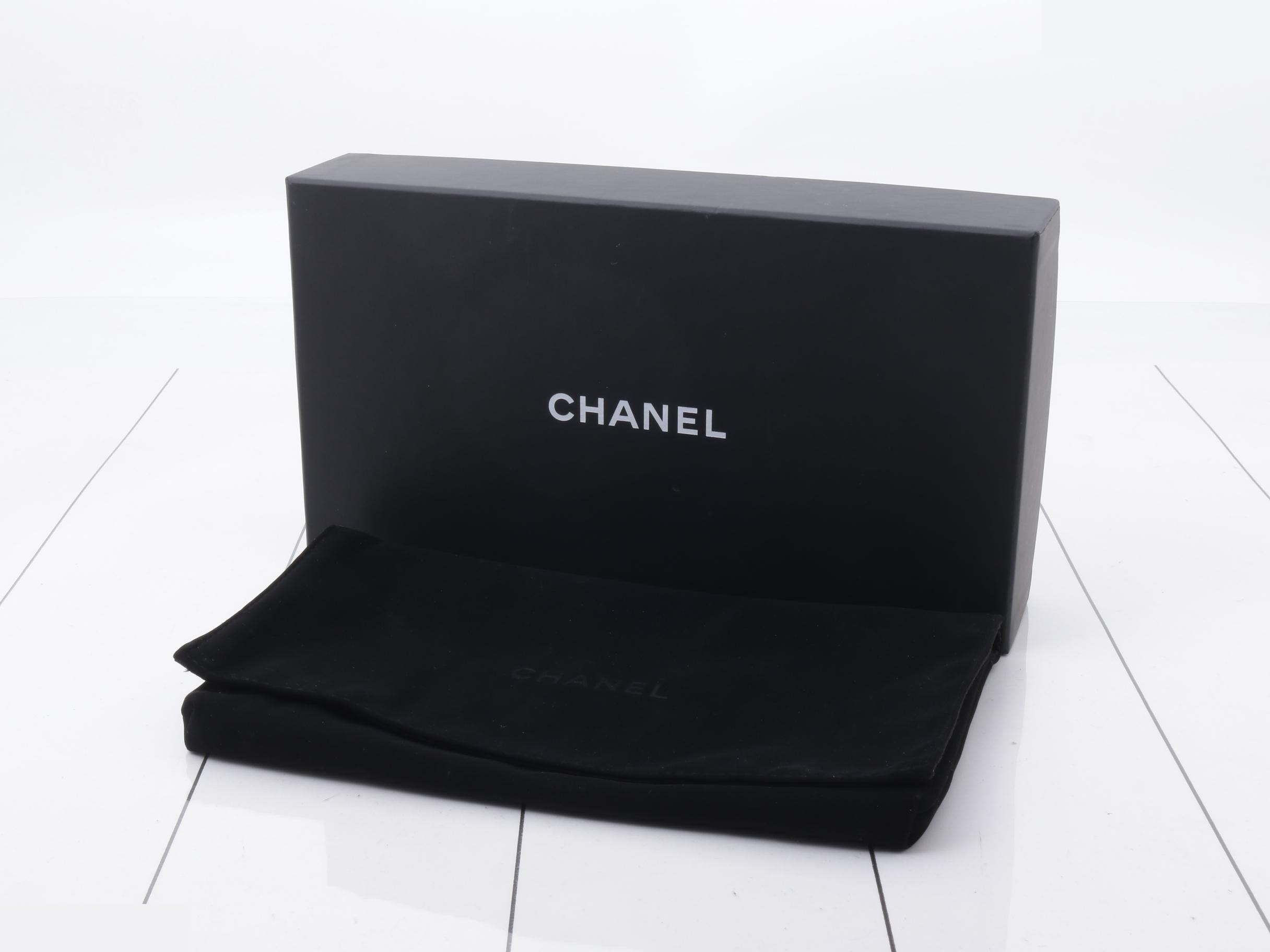 wallet — view 5