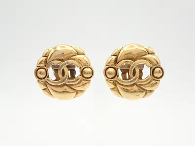 23. Earrings