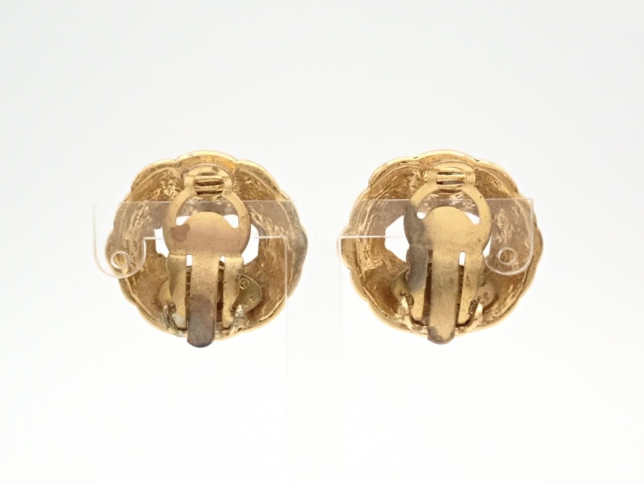 23. Earrings — view 2