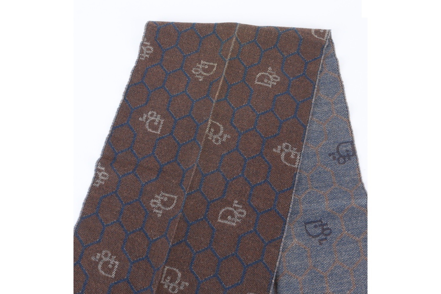 Honeycomb pattern scarf — view 4