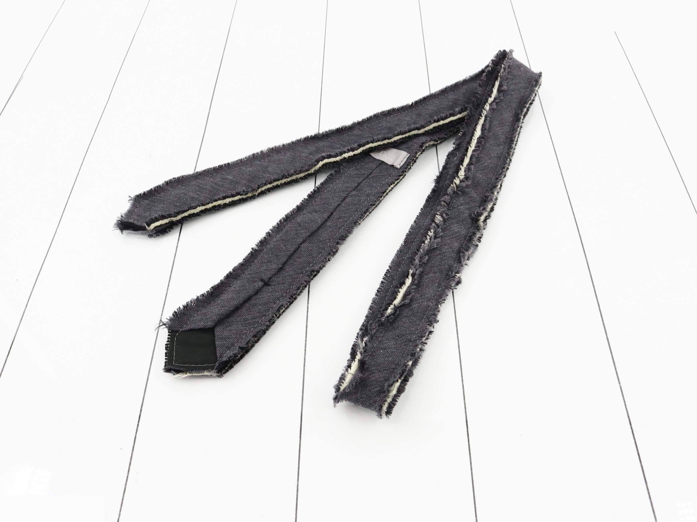 tie, gray — view 2