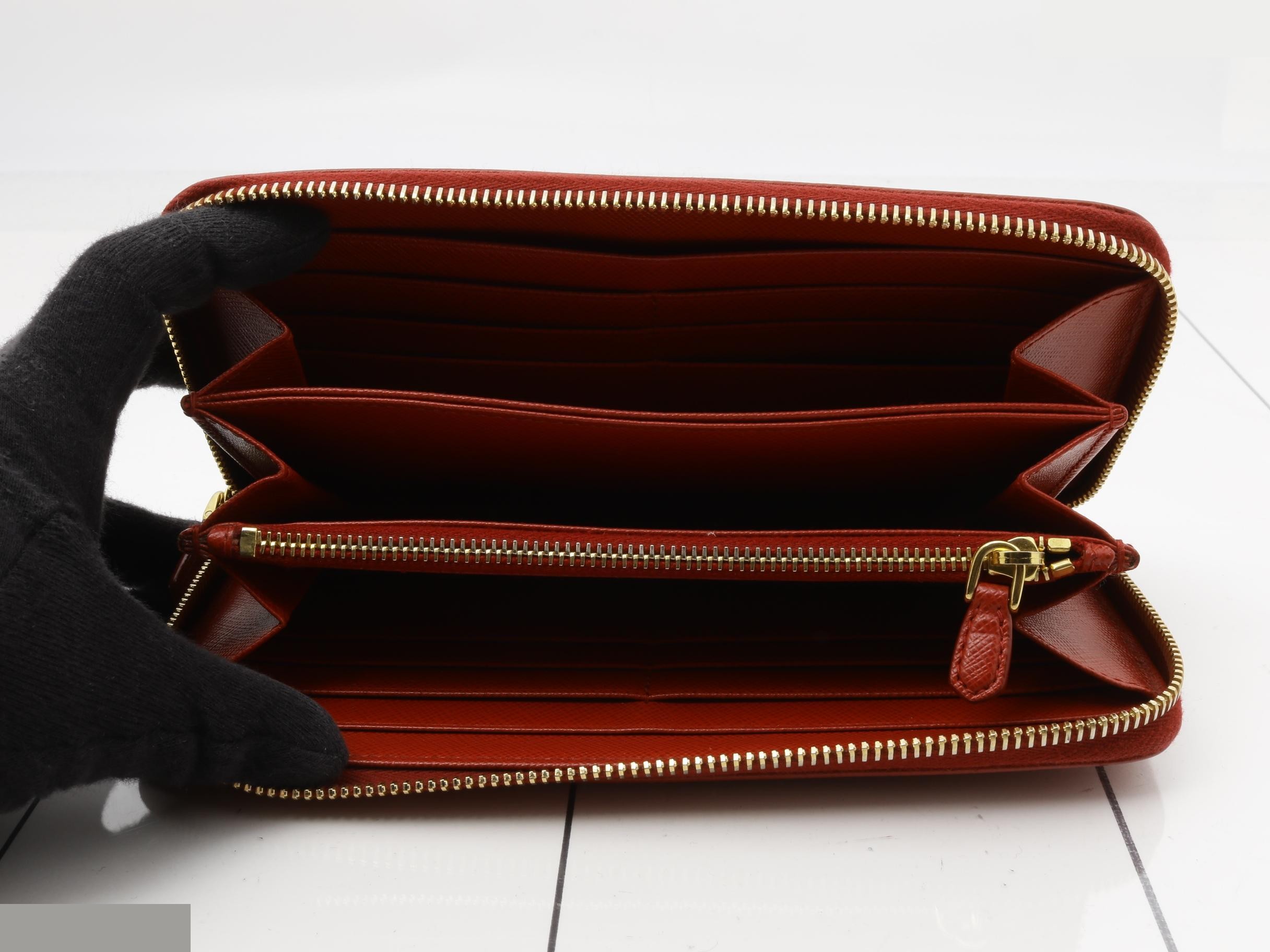Long wallet, round shape, Saffiano leather, red — view 4