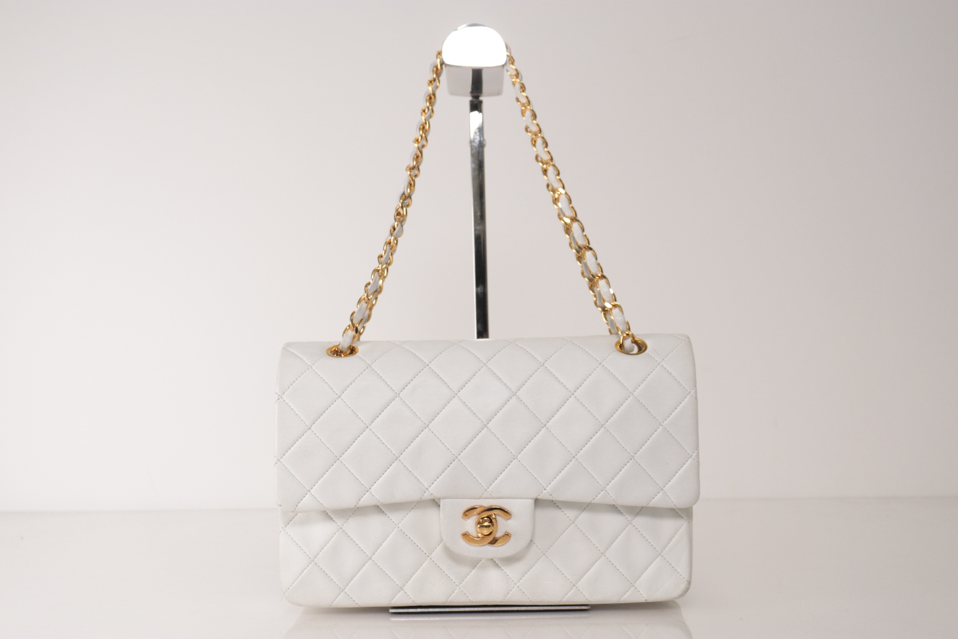 W-Flap 25 Lambskin Chain Shoulder Bag, White, Serial Number 0 — view 2
