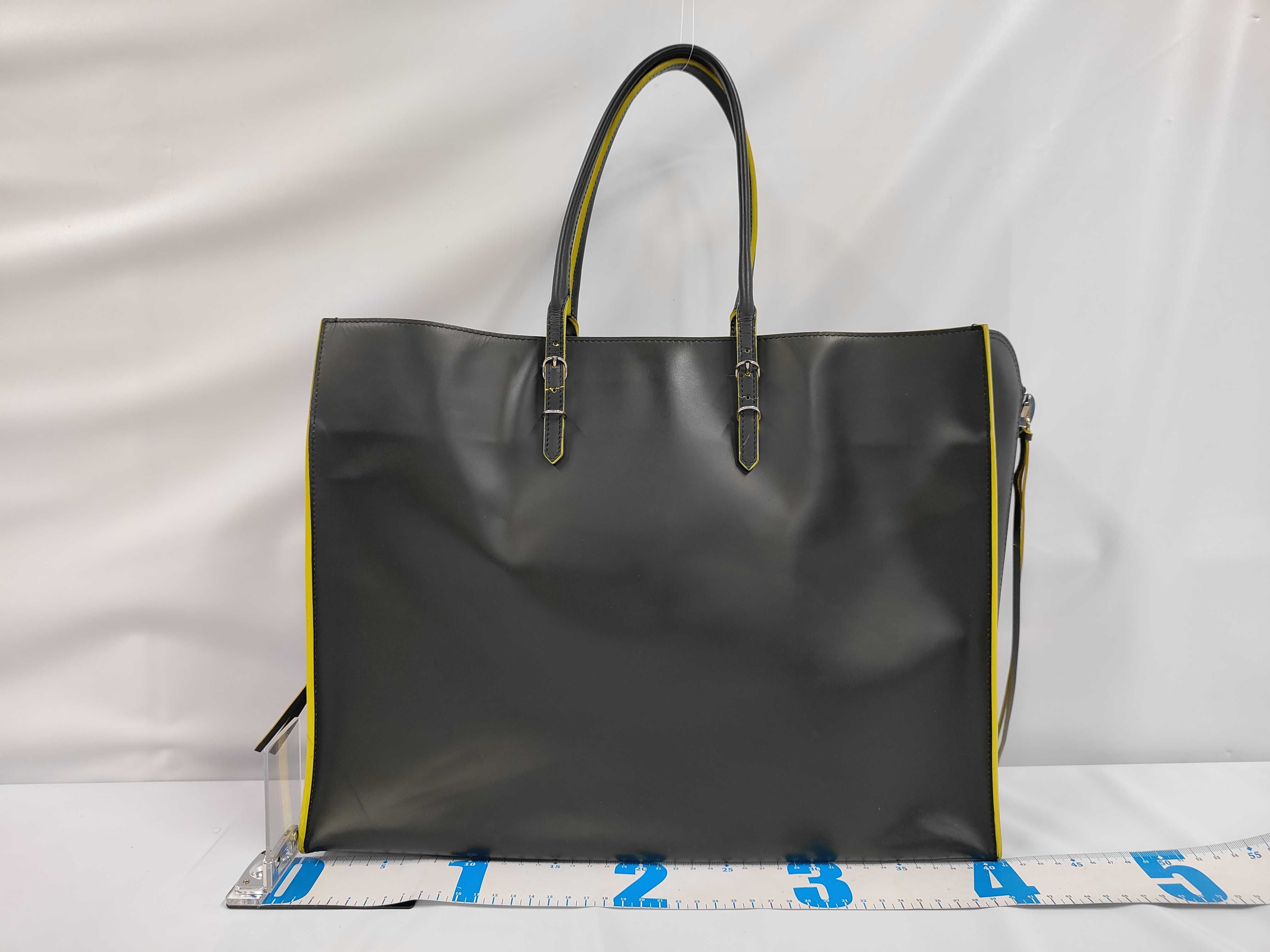 Classic Paper A4 Zip Around Tote Bag — view 2
