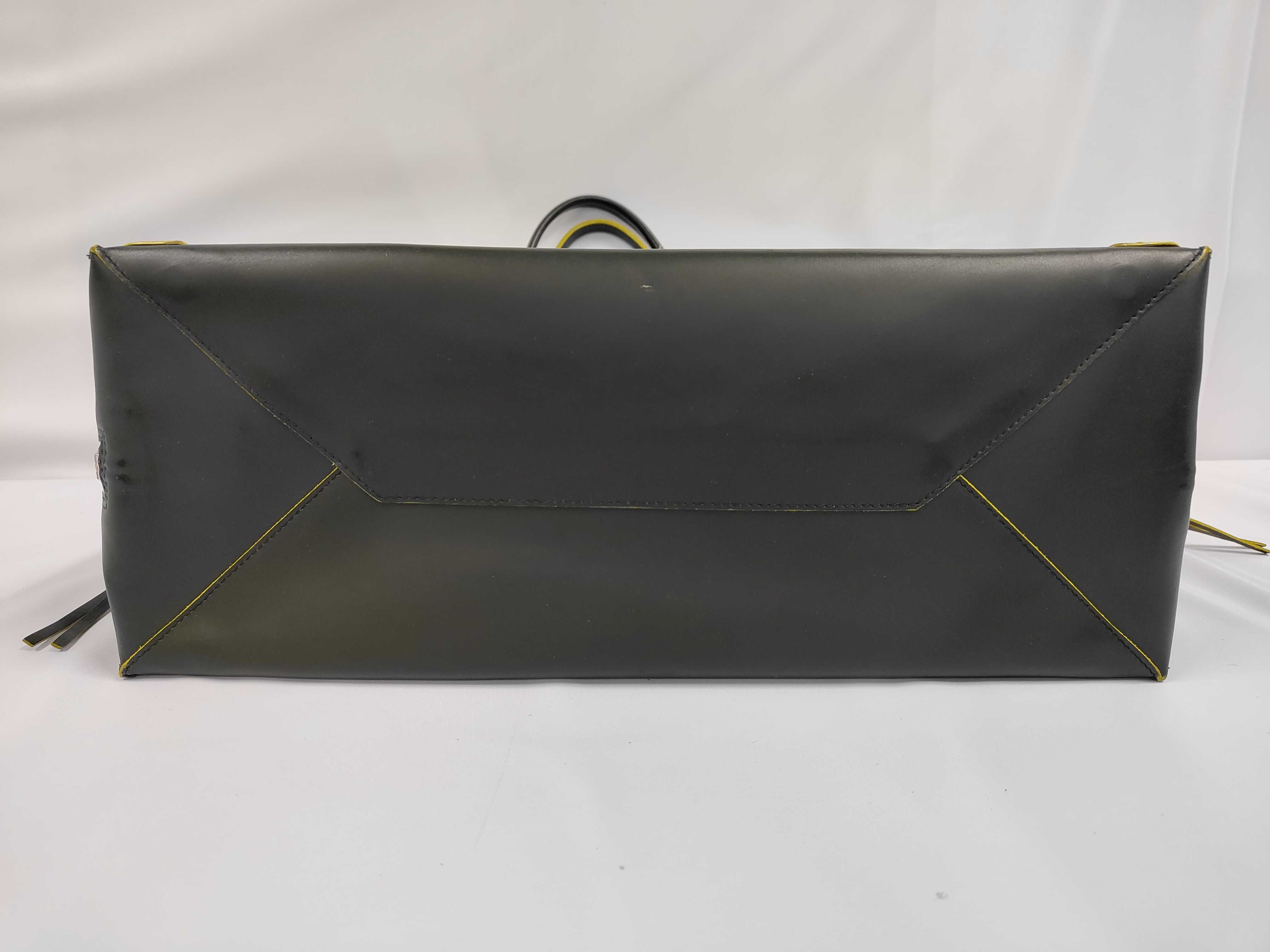 Classic Paper A4 Zip Around Tote Bag — view 3