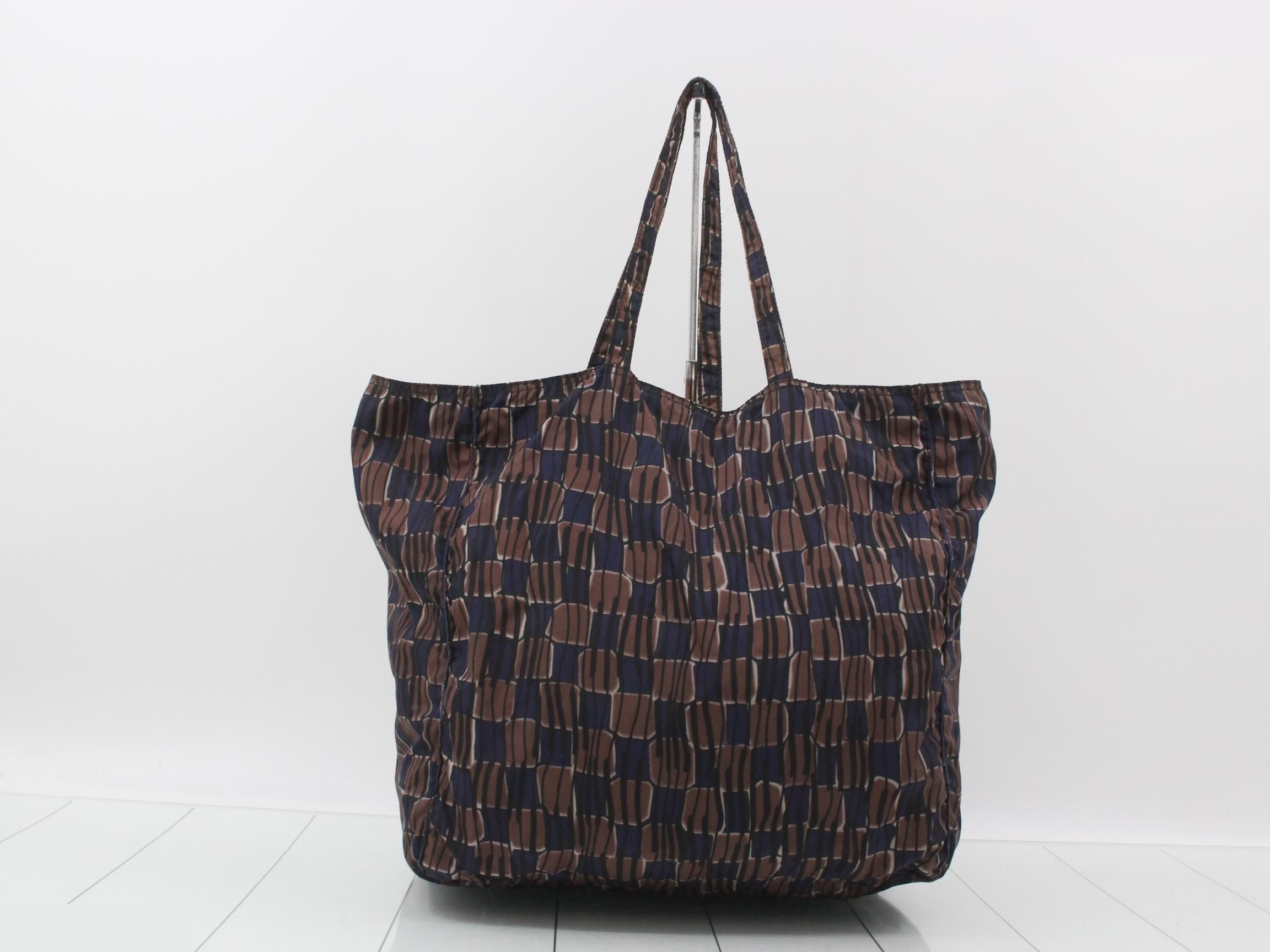 Nylon eco-bag tote bag with triangular logo and all-over pattern. — view 2