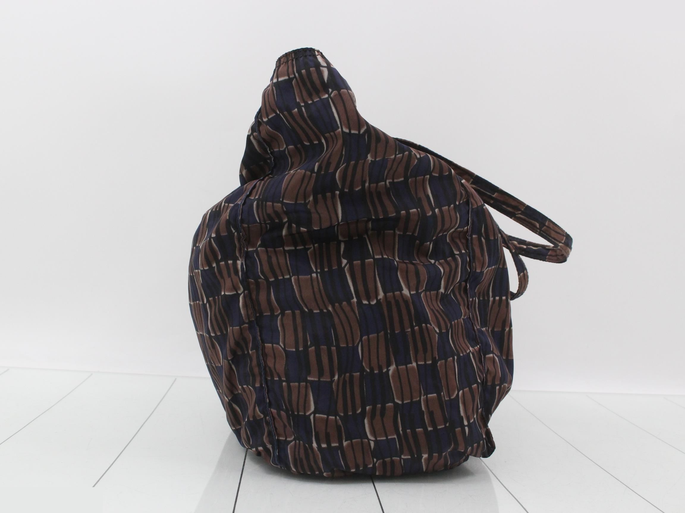 Nylon eco-bag tote bag with triangular logo and all-over pattern. — view 4