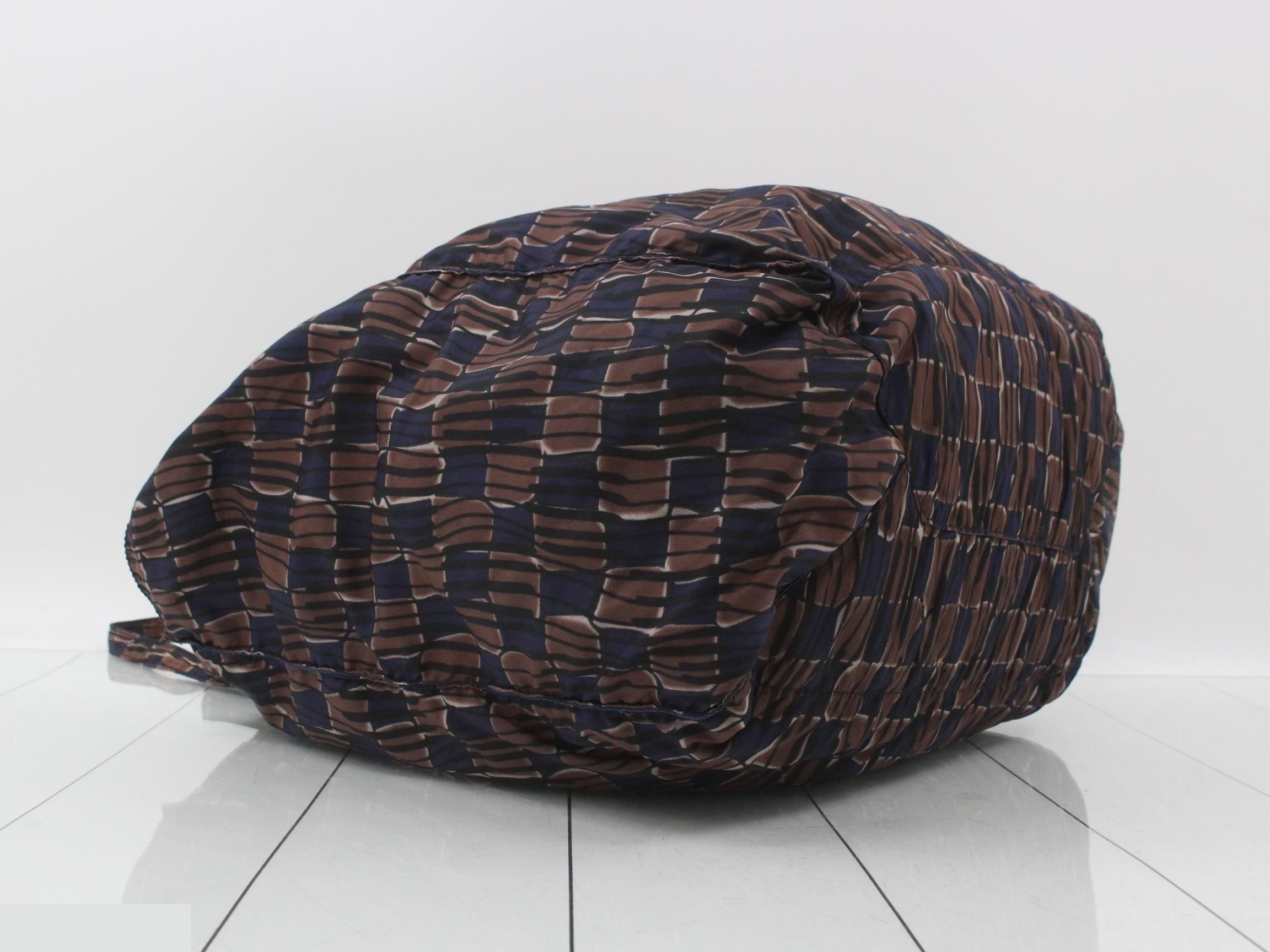 Nylon eco-bag tote bag with triangular logo and all-over pattern. — view 5
