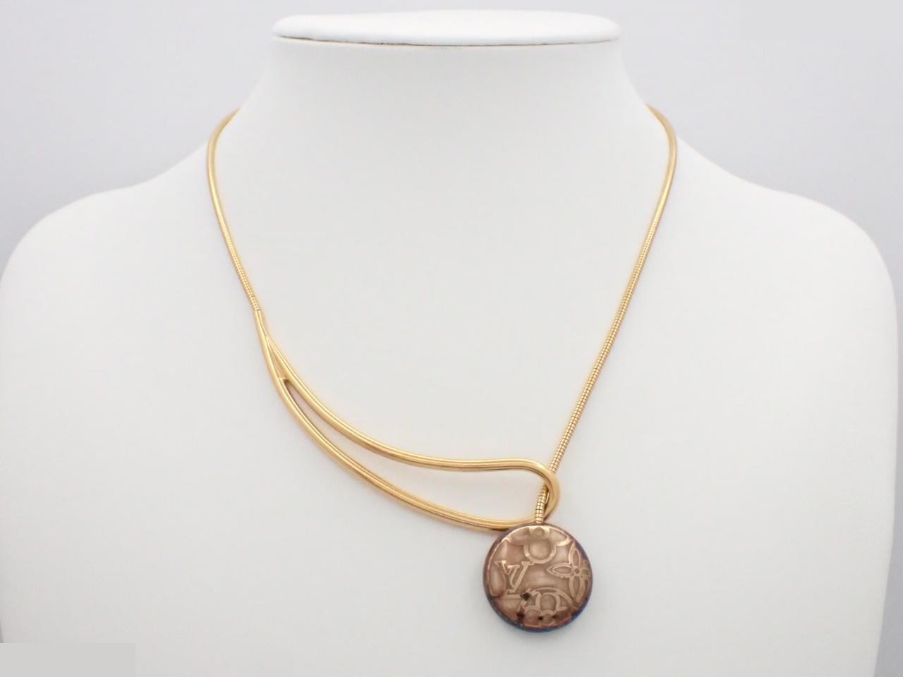 Monogram Flower Celeste Rose, neck circumference approximately 46 cm — view 3