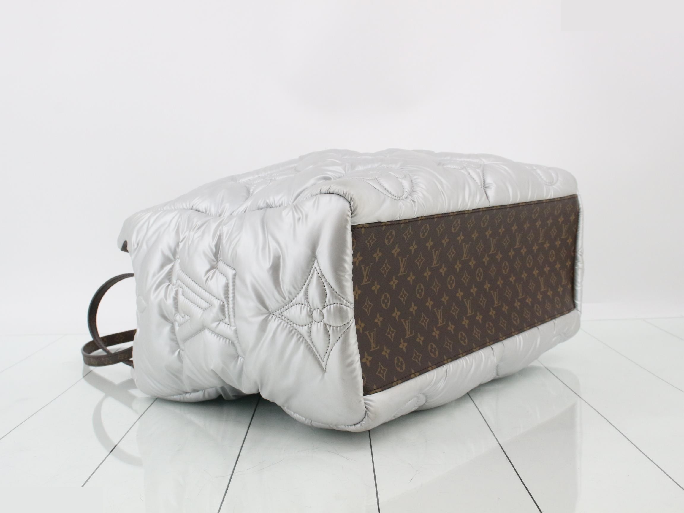 LV Pillow OnTheGo GM — view 5