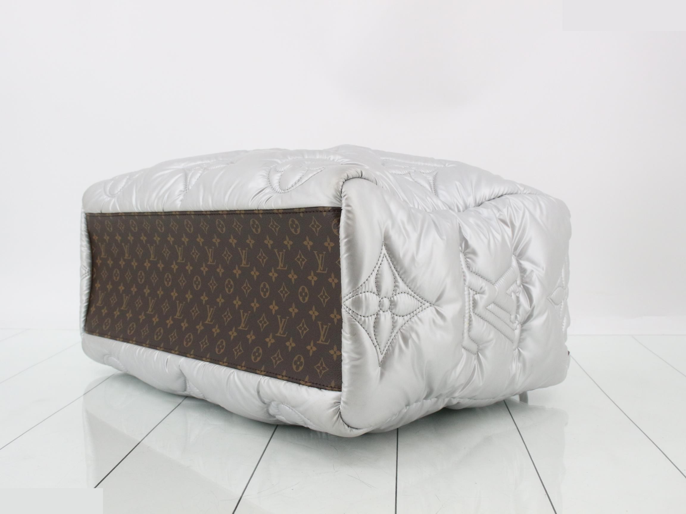 LV Pillow OnTheGo GM — view 6