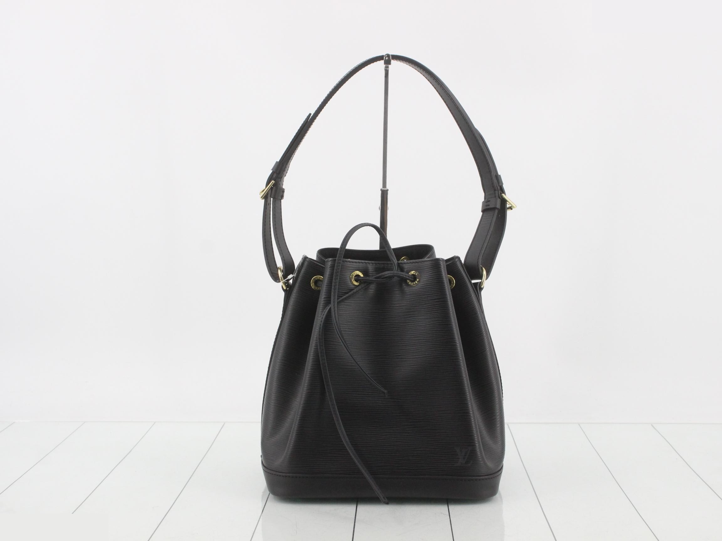Petit Noé Noir Epi Shoulder Bag 366