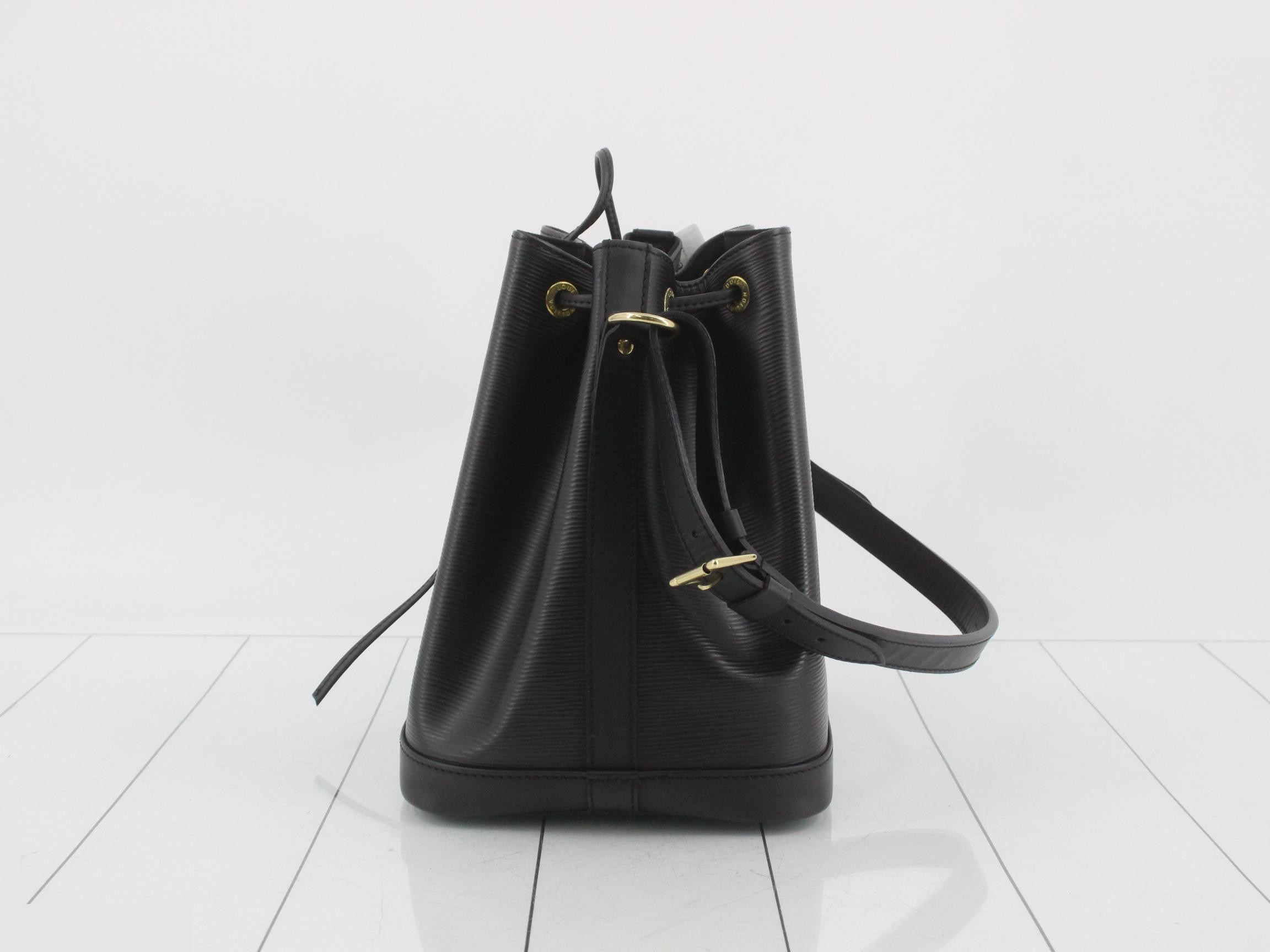 Petit Noé Noir Epi Shoulder Bag 366 — view 3
