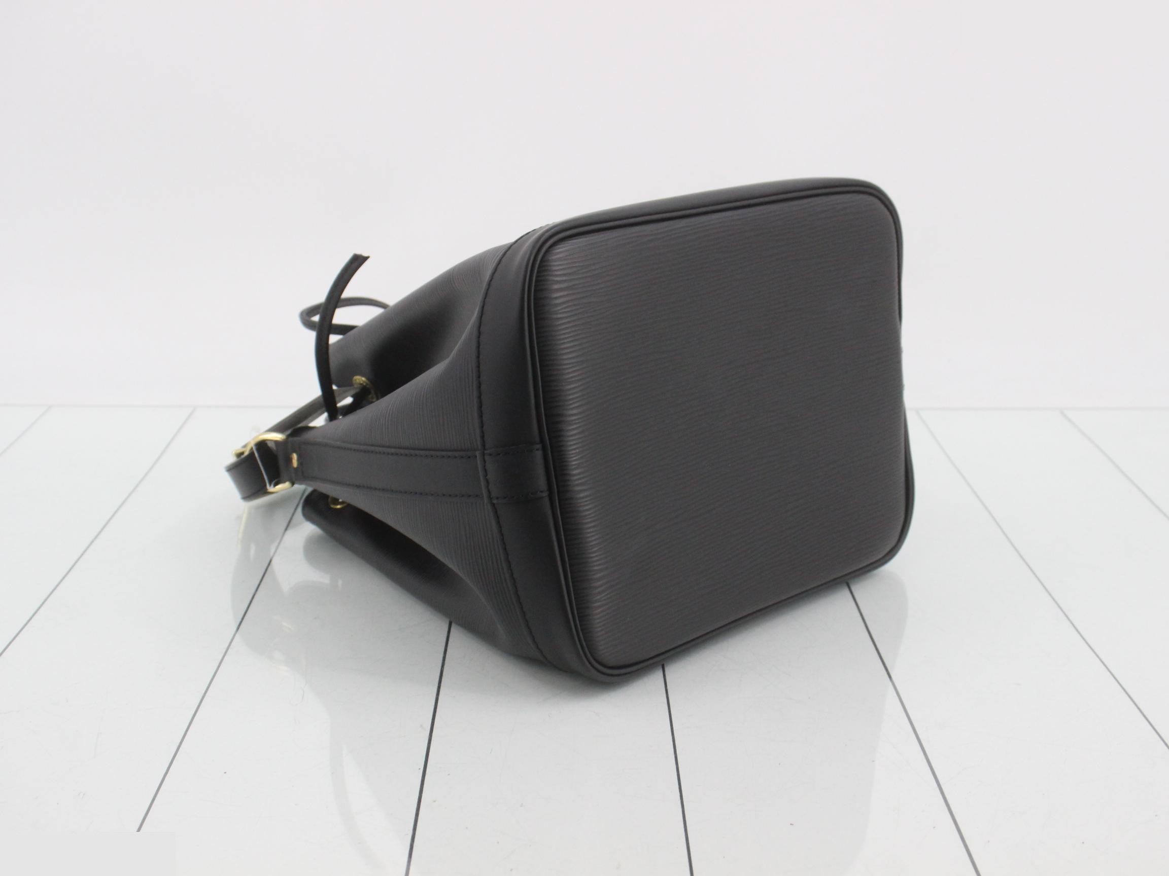 Petit Noé Noir Epi Shoulder Bag 366 — view 5