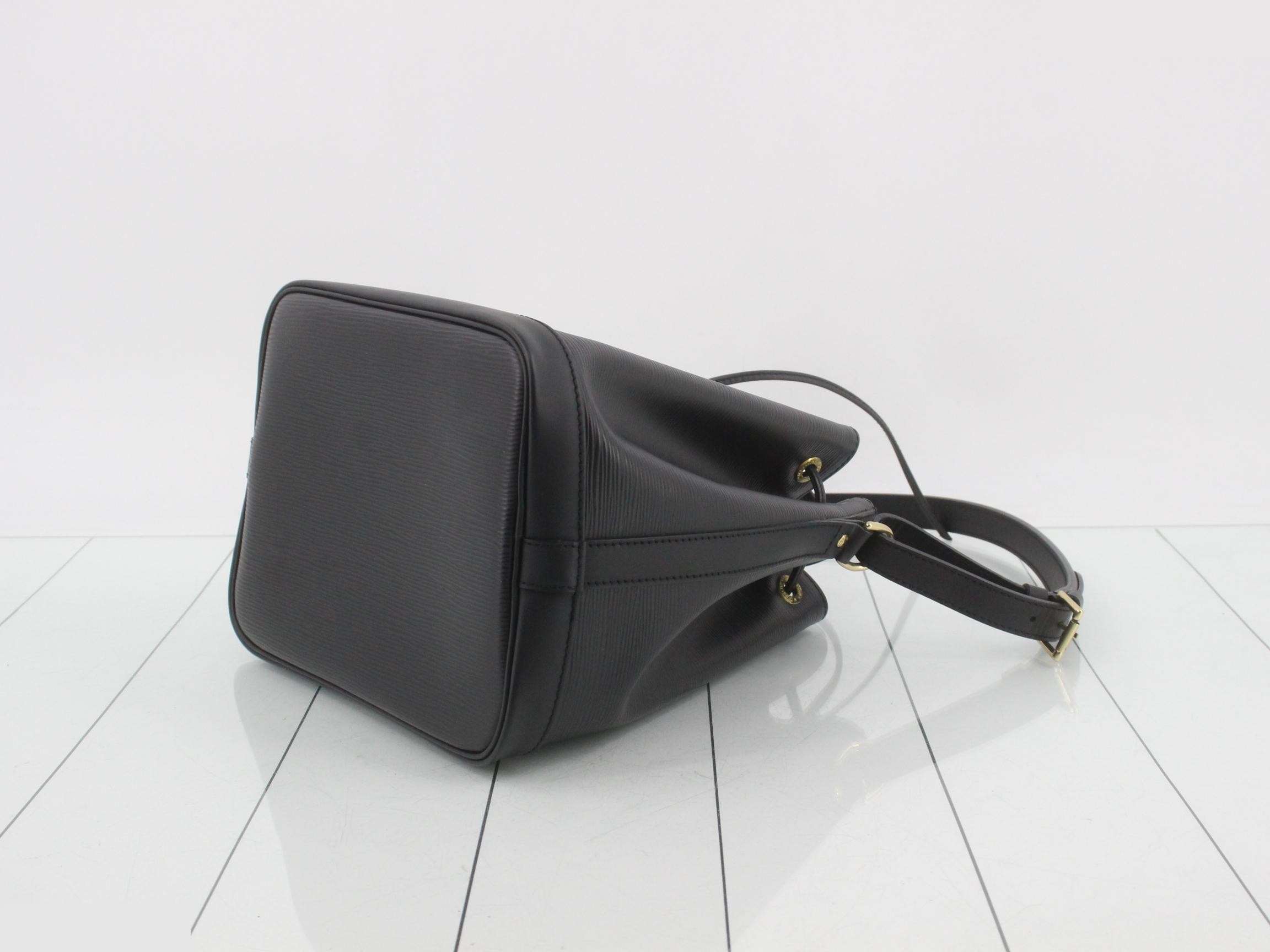 Petit Noé Noir Epi Shoulder Bag 366 — view 6