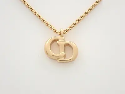 Gold necklace, chain approximately 42cm