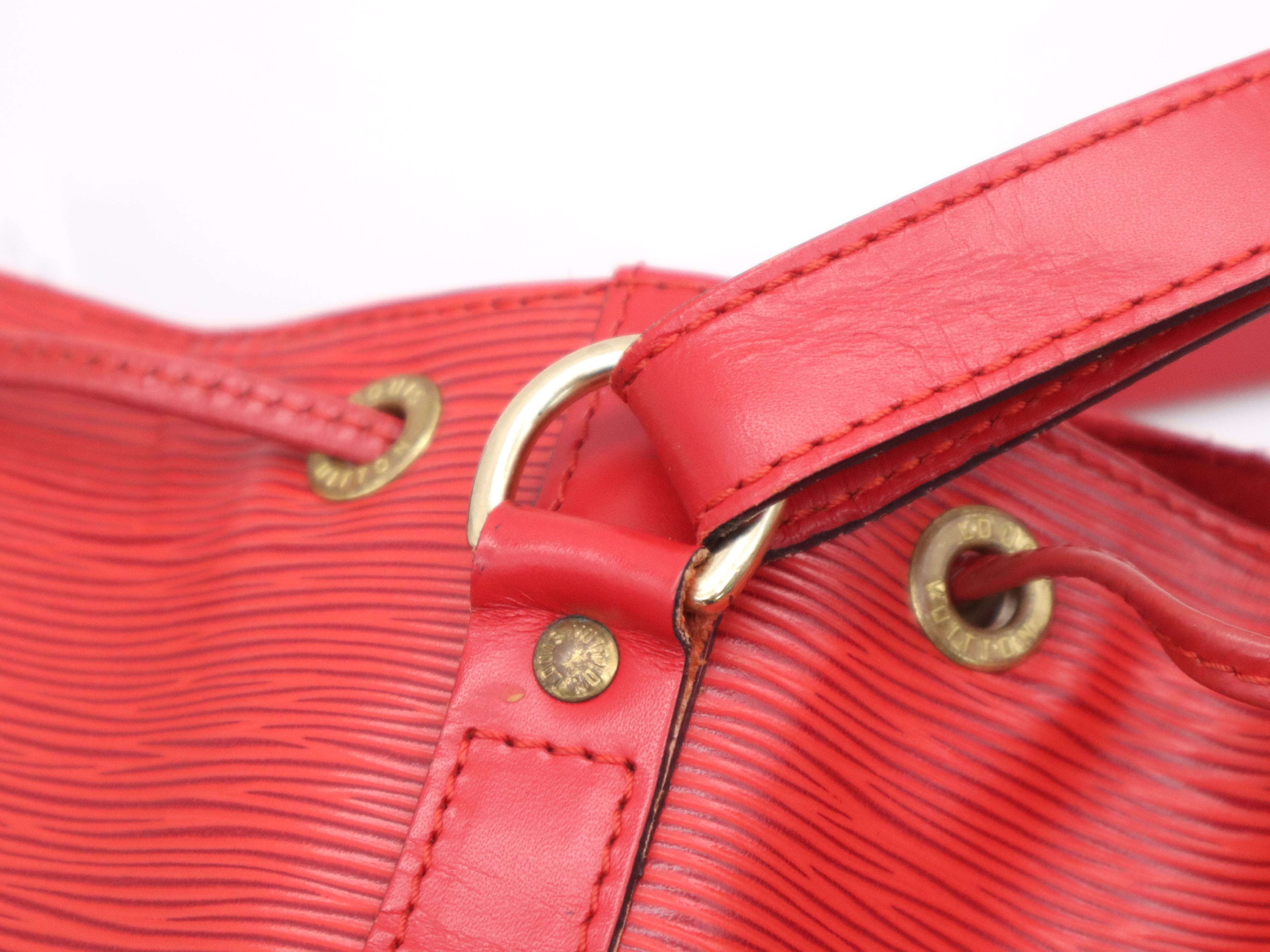 M44107 Epi Petit Noe Castilian Red Shoulder Bag — view 7