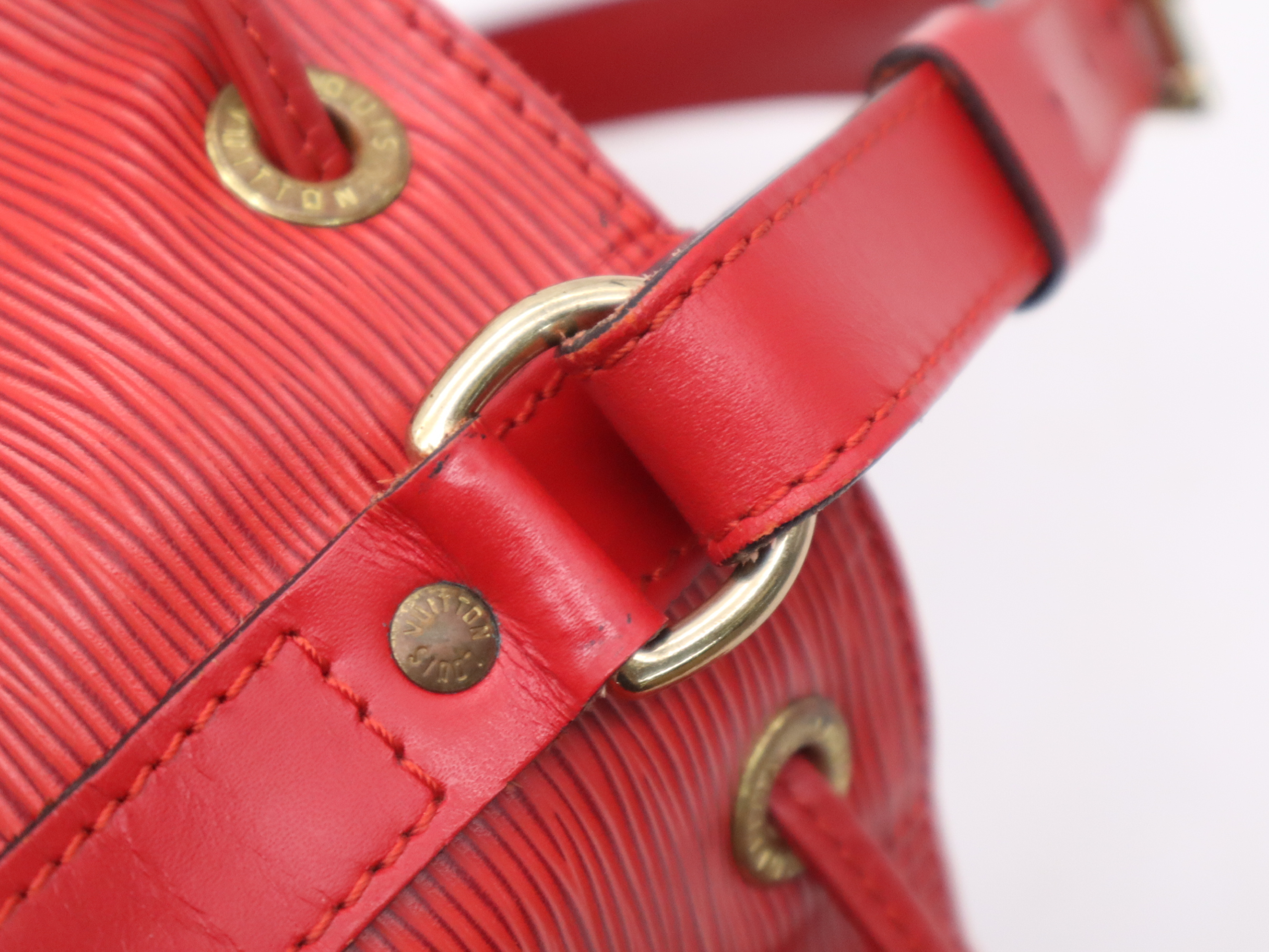M44107 Epi Petit Noe Castilian Red Shoulder Bag — view 8