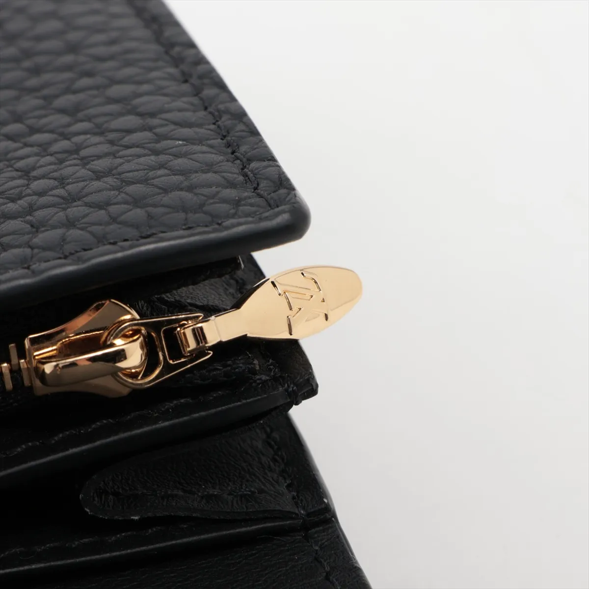 Taurillon Portefeuille Capucines Tiny M12149 Black Compact Wallet (RFID detected) — view 4