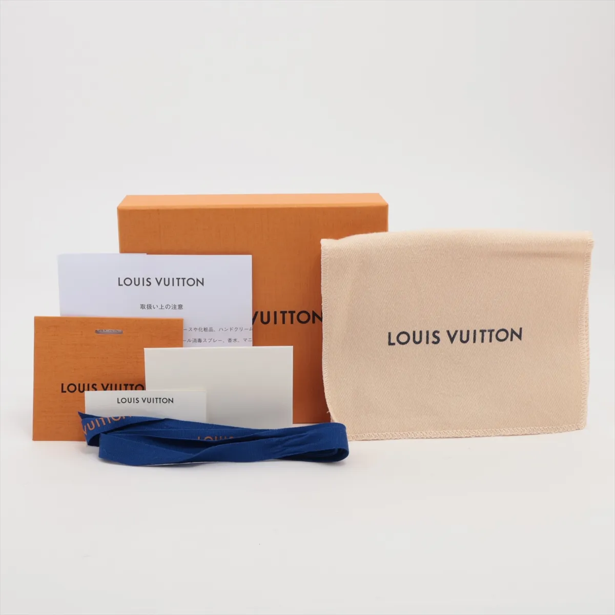 Taurillon Portefeuille Capucines Tiny M12149 Black Compact Wallet (RFID detected) — view 6