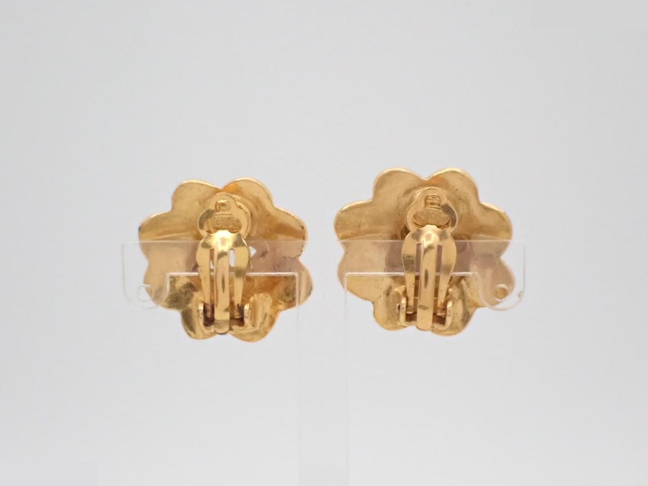 Earrings with Coco Mark design, gold. — view 2