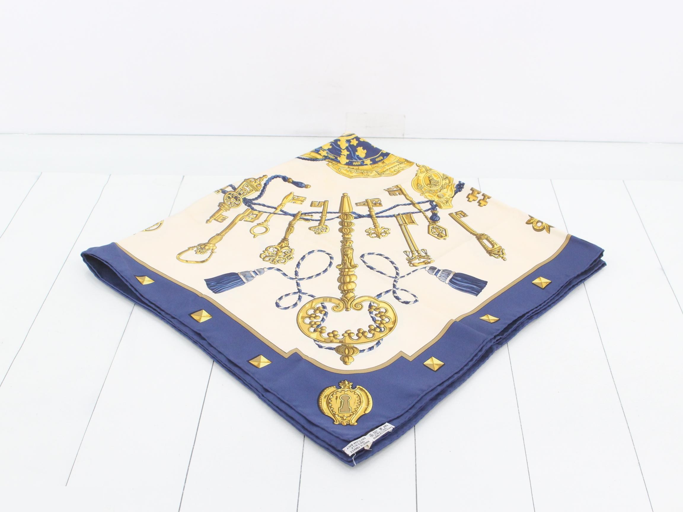 scarf — view 2