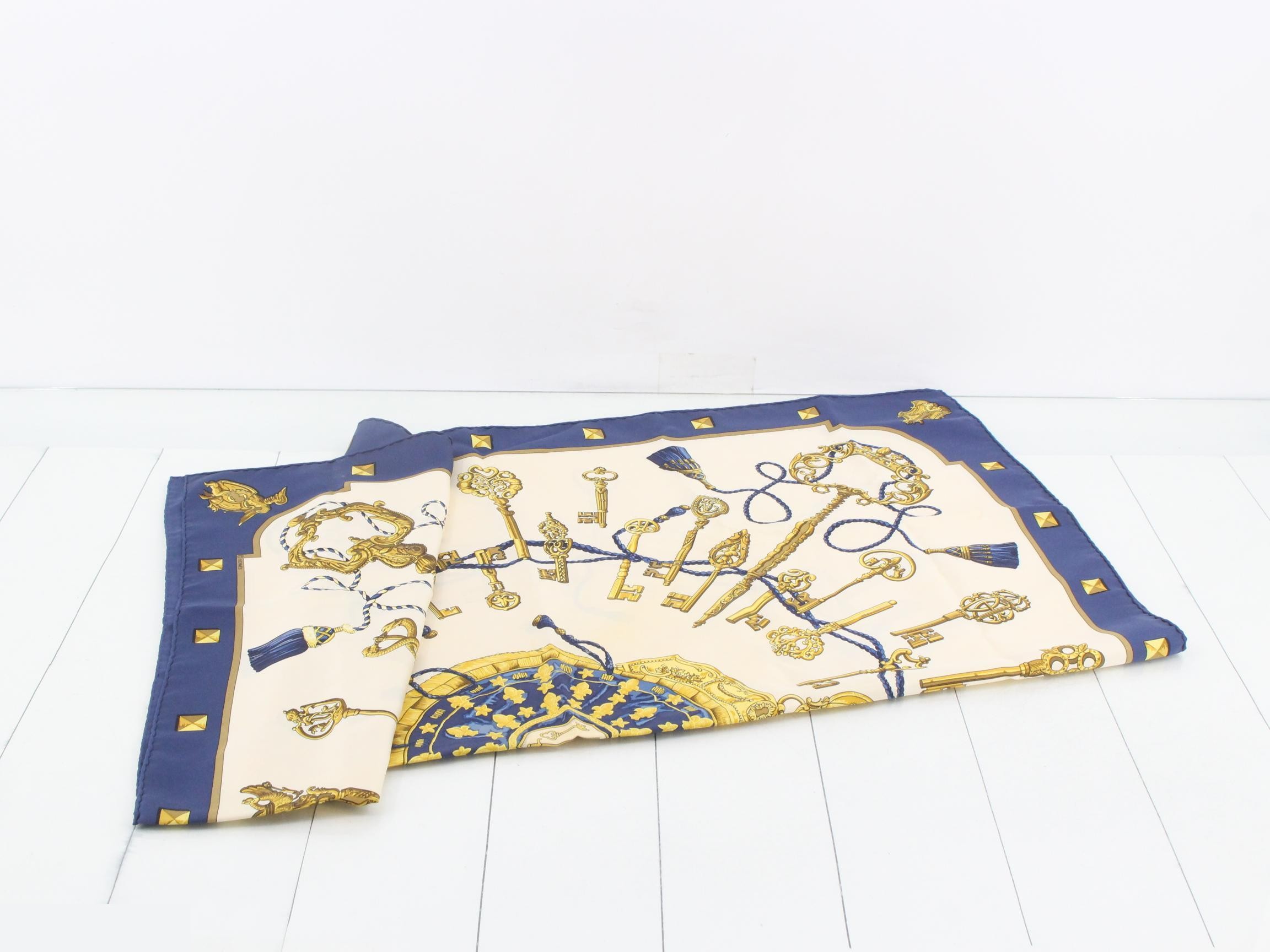scarf — view 3