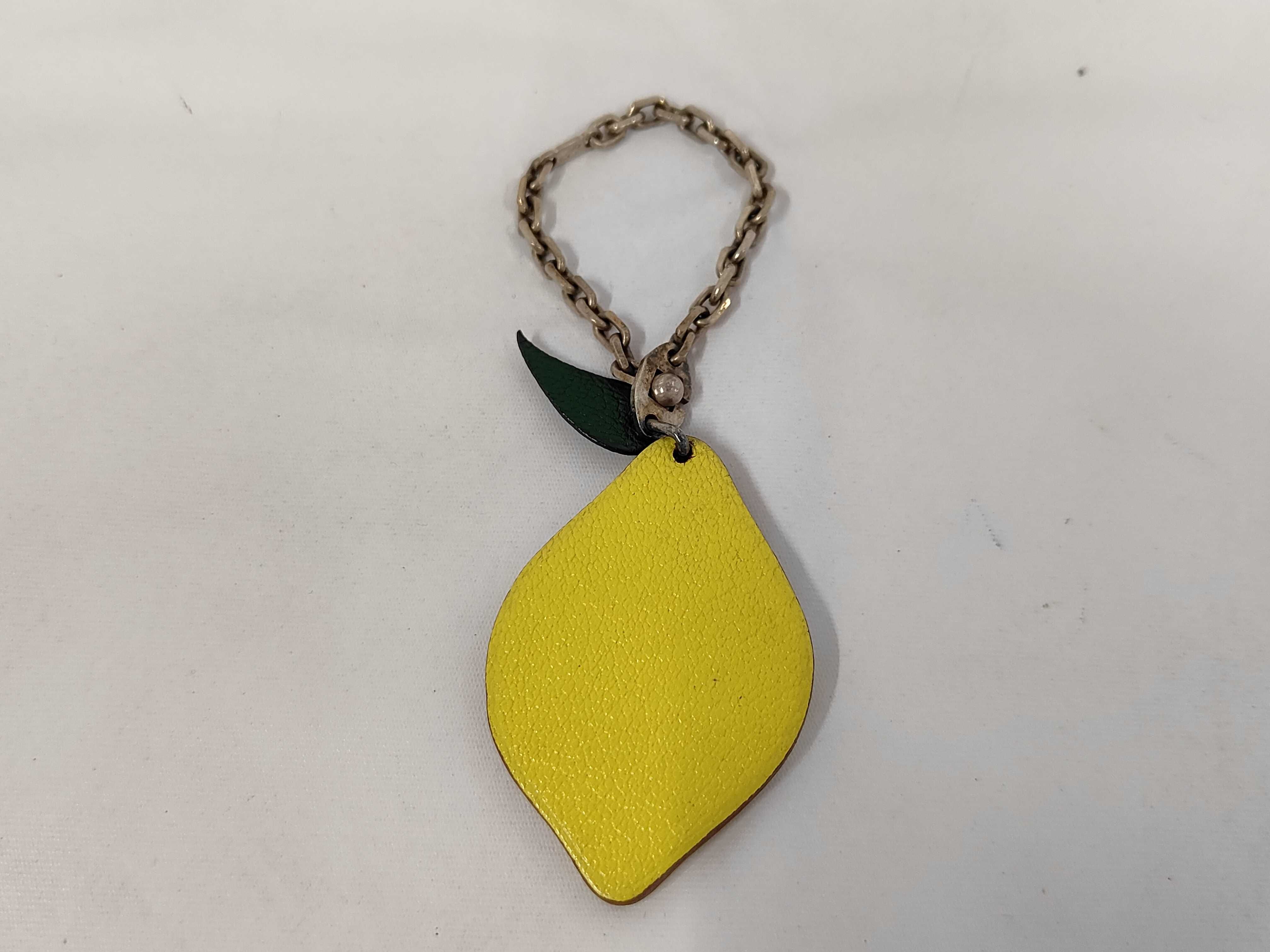 Lemon Motif Charm Keychain Key Case — view 2