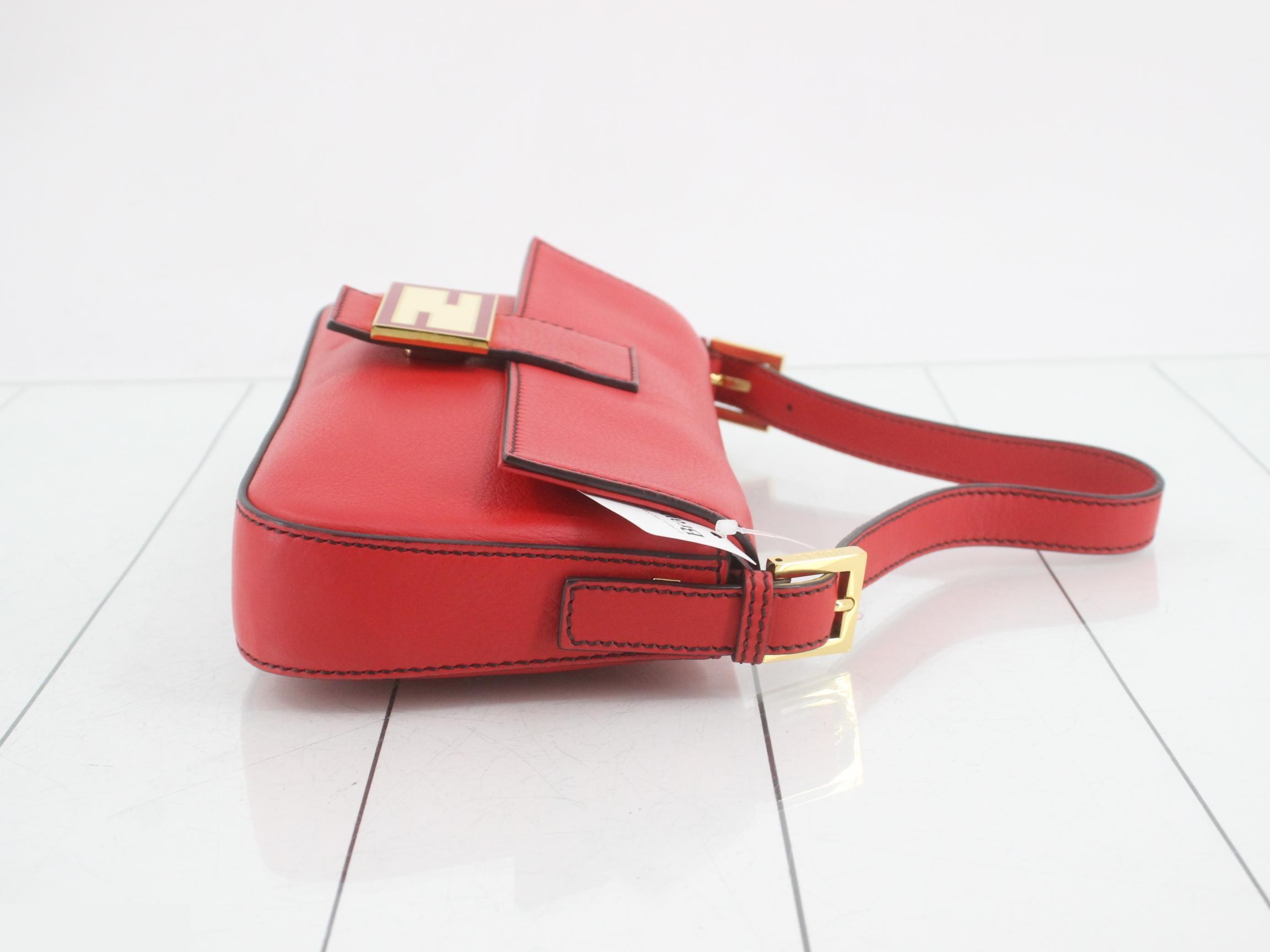 Mamma Bucket Leather 2-Way Red Shoulder Bag — view 3