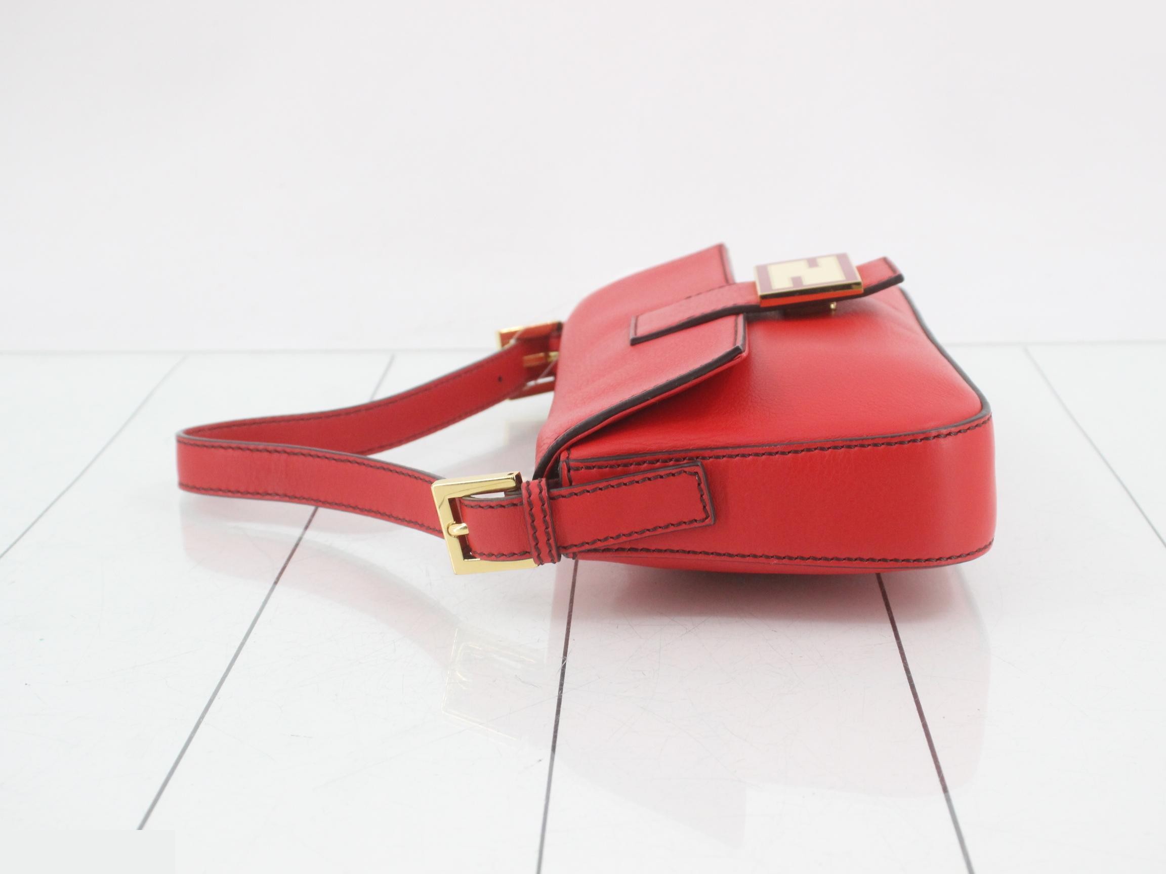 Mamma Bucket Leather 2-Way Red Shoulder Bag — view 4