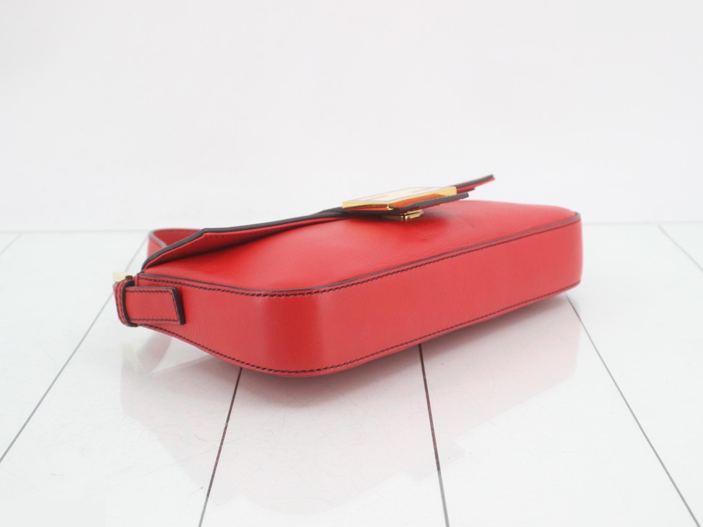 Mamma Bucket Leather 2-Way Red Shoulder Bag — view 5