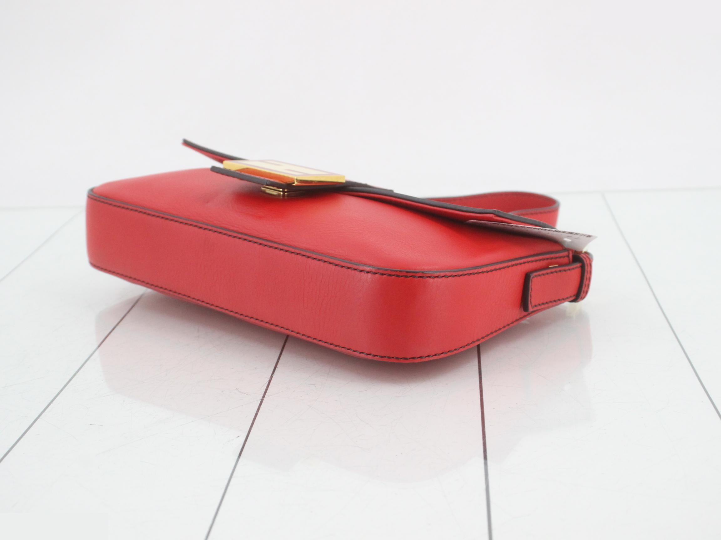 Mamma Bucket Leather 2-Way Red Shoulder Bag — view 6