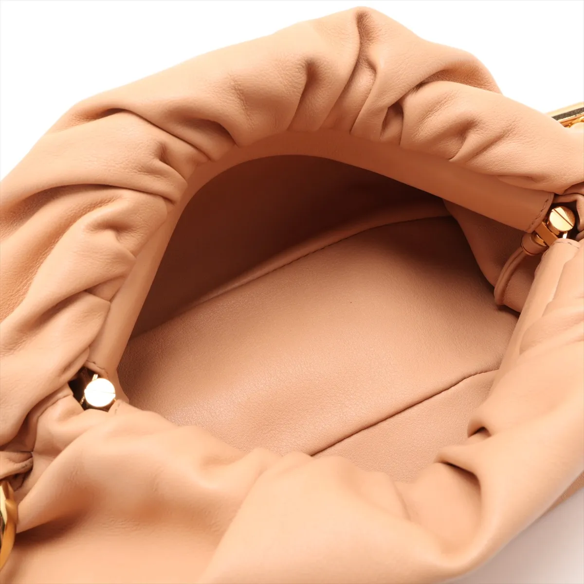 The Chain Pouch Leather Chain Shoulder Bag Beige — view 6