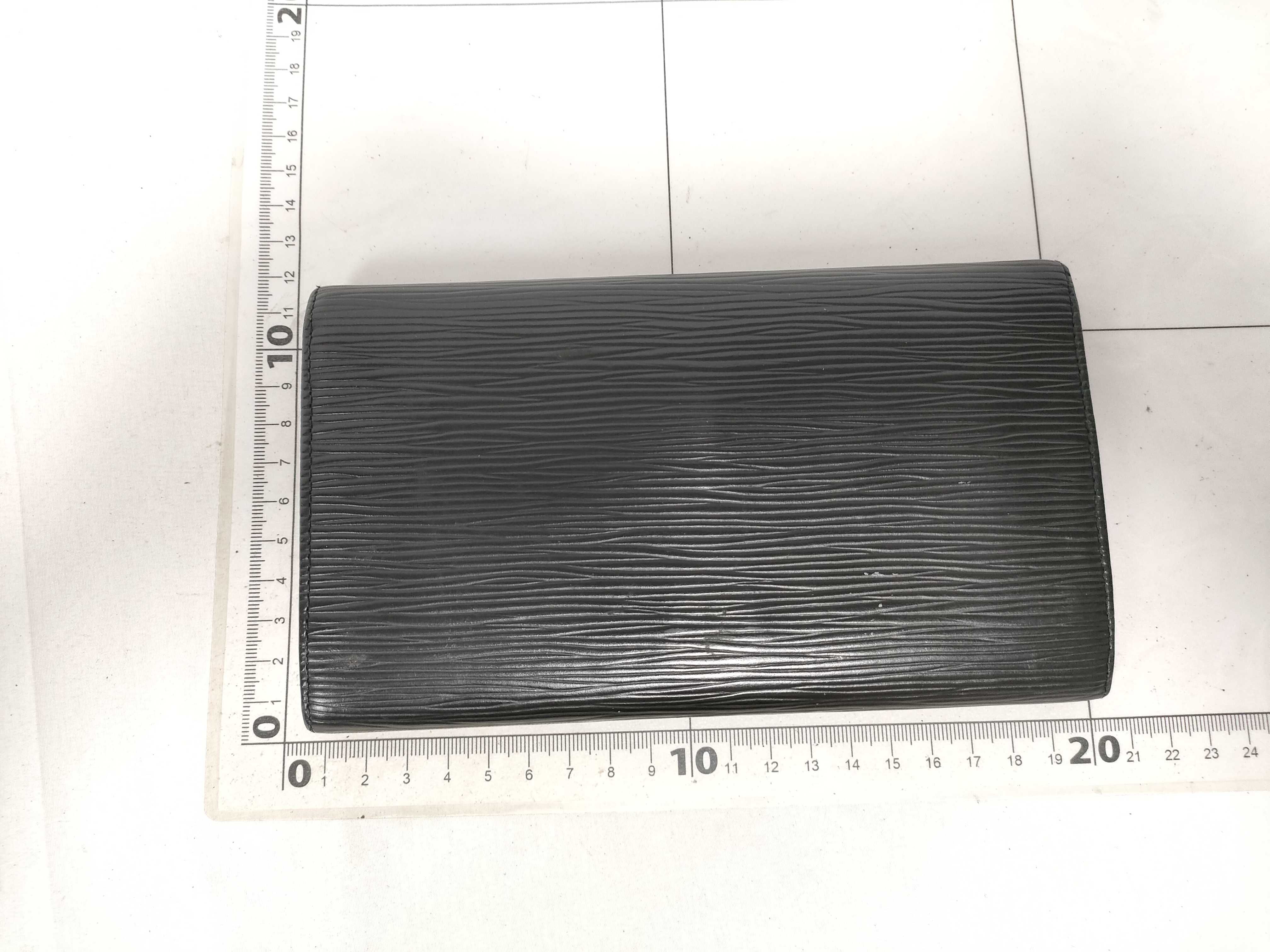 Epi Louis Vuitton Wallet Epi Wallet — view 2