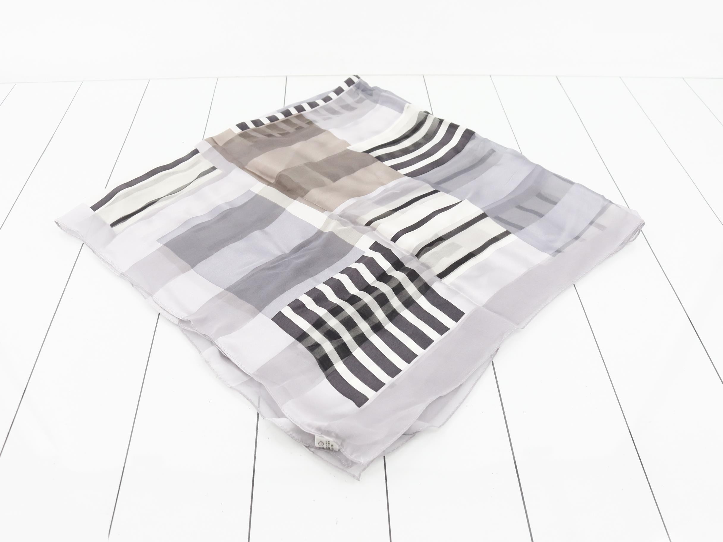 scarf, gray — view 2