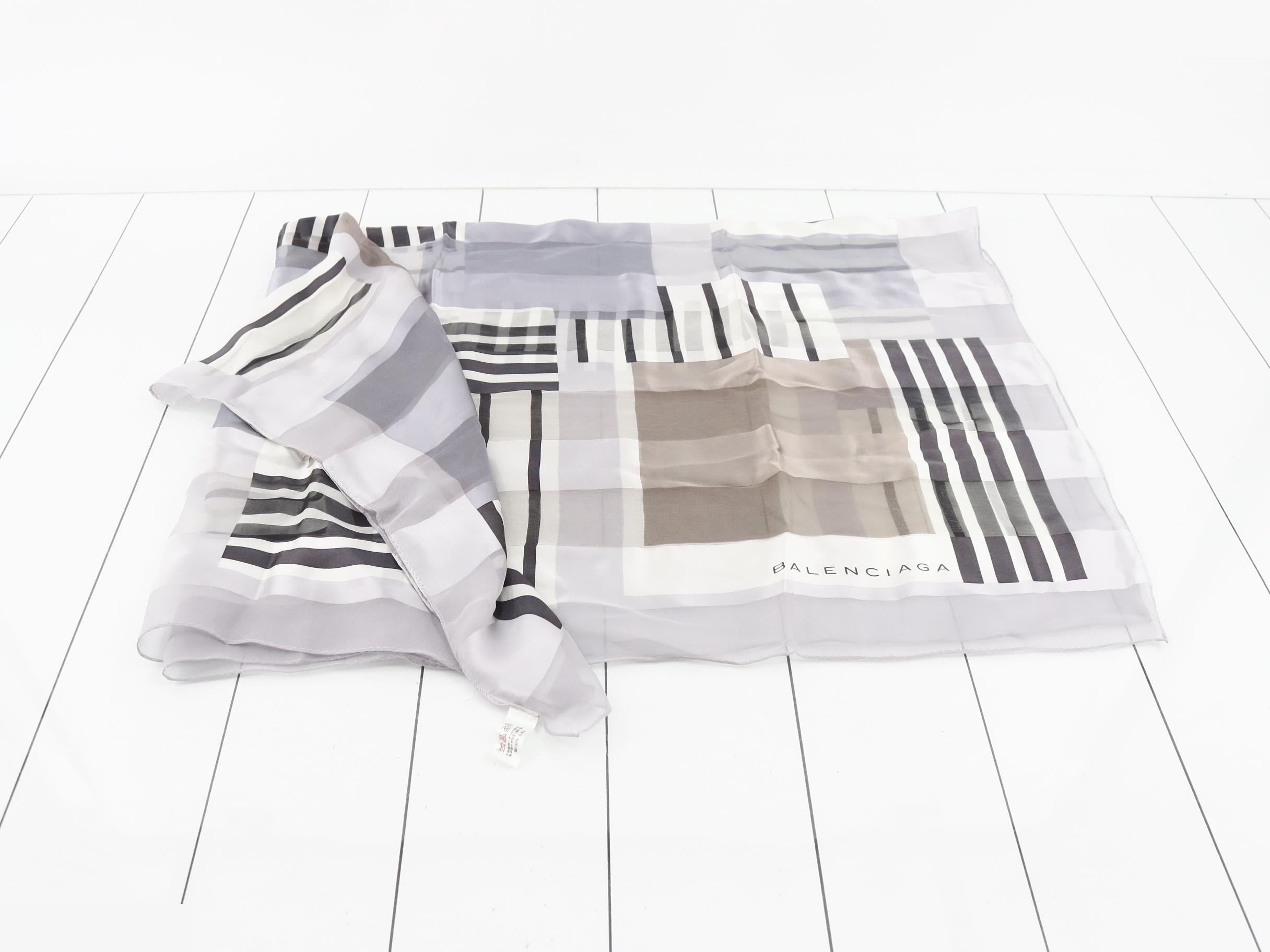 scarf, gray — view 3