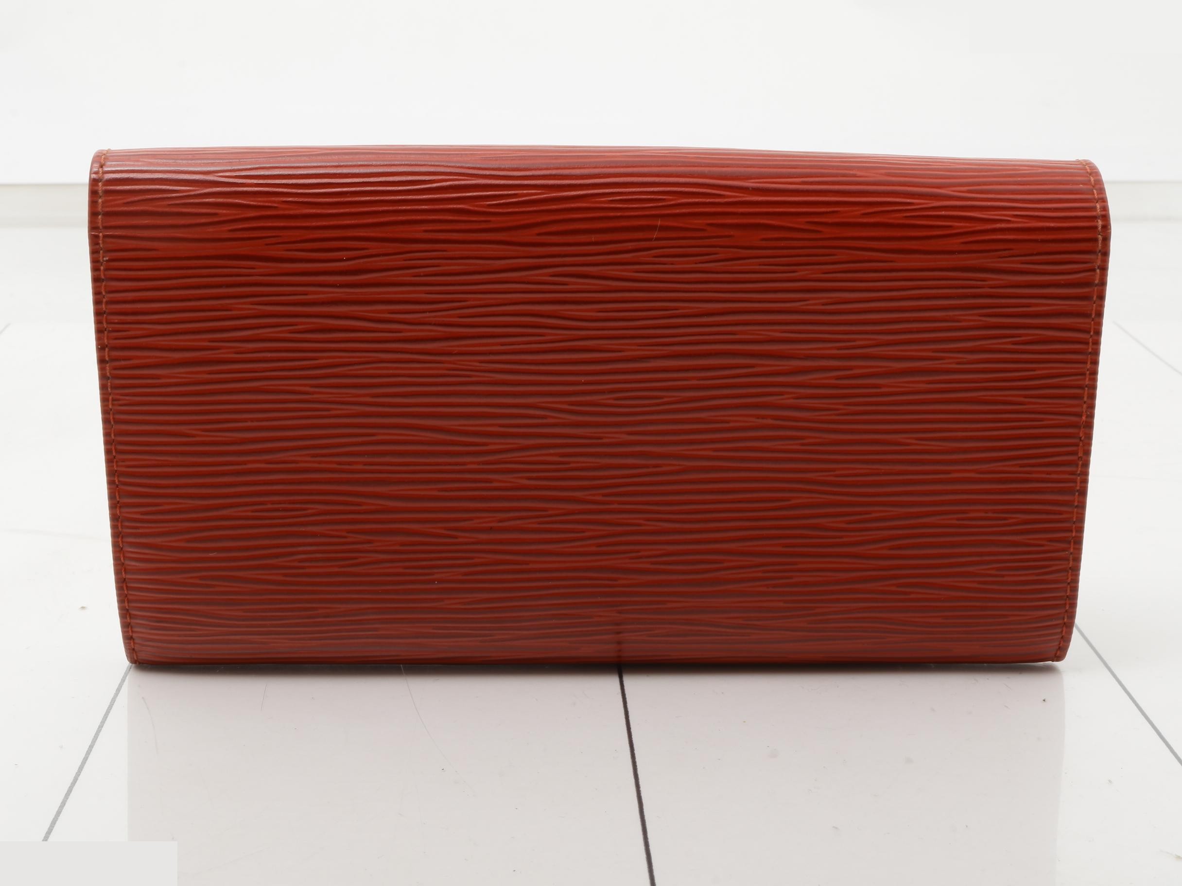 Sarah Red — view 2