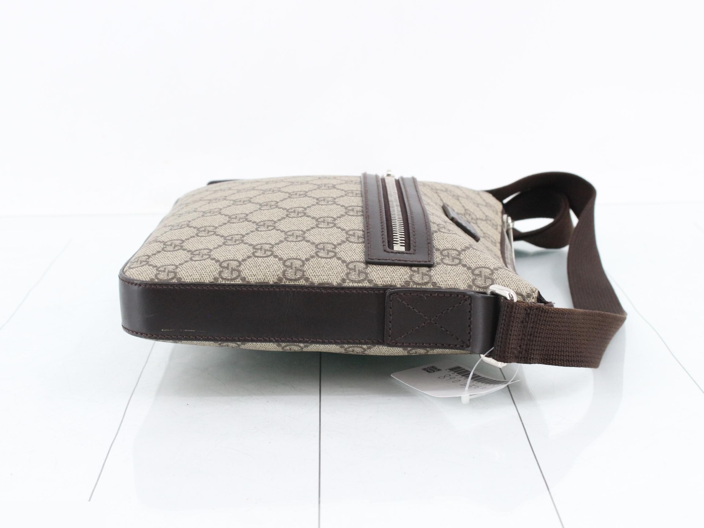 GG Supreme Shoulder Bag — view 3