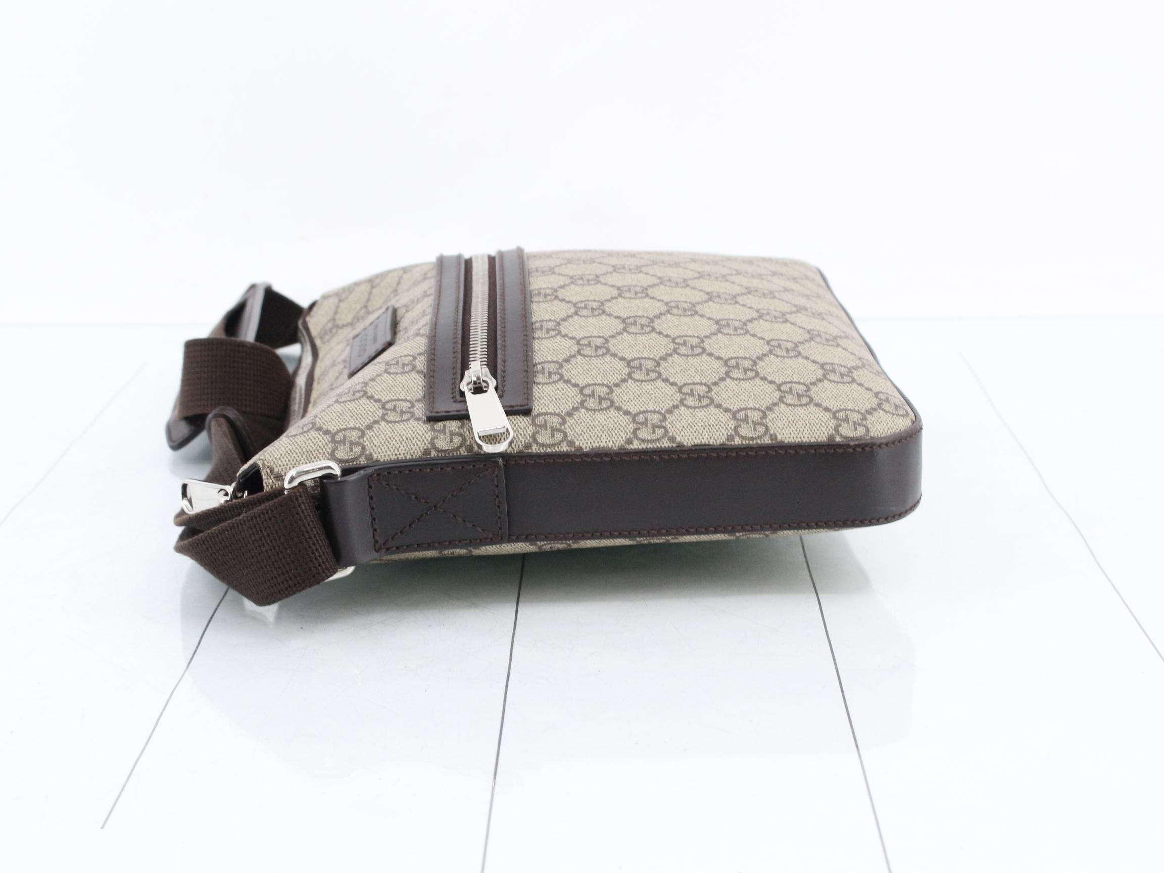 GG Supreme Shoulder Bag — view 4