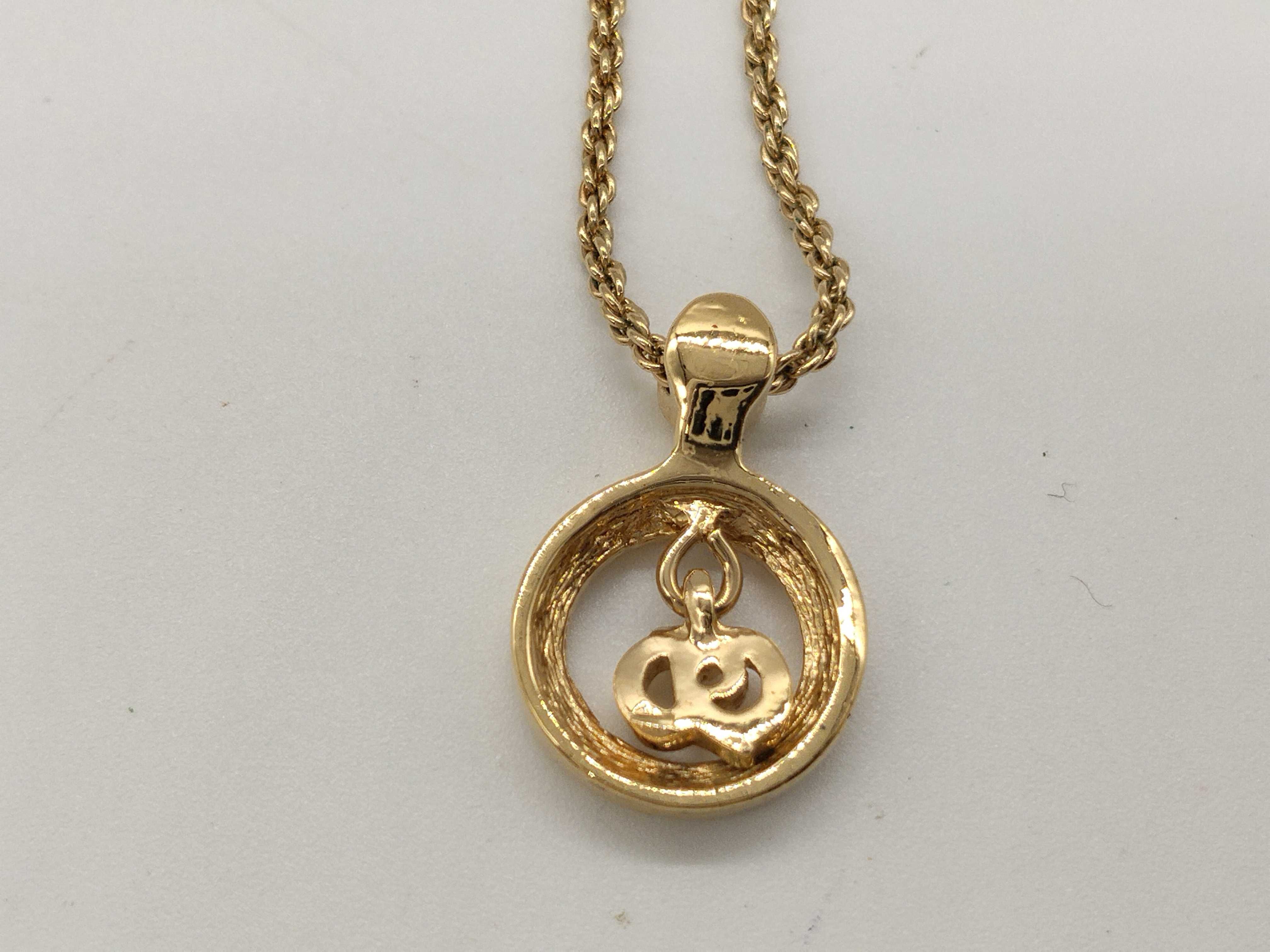 Circle CD Swing 1P Rhinestone Necklace — view 2