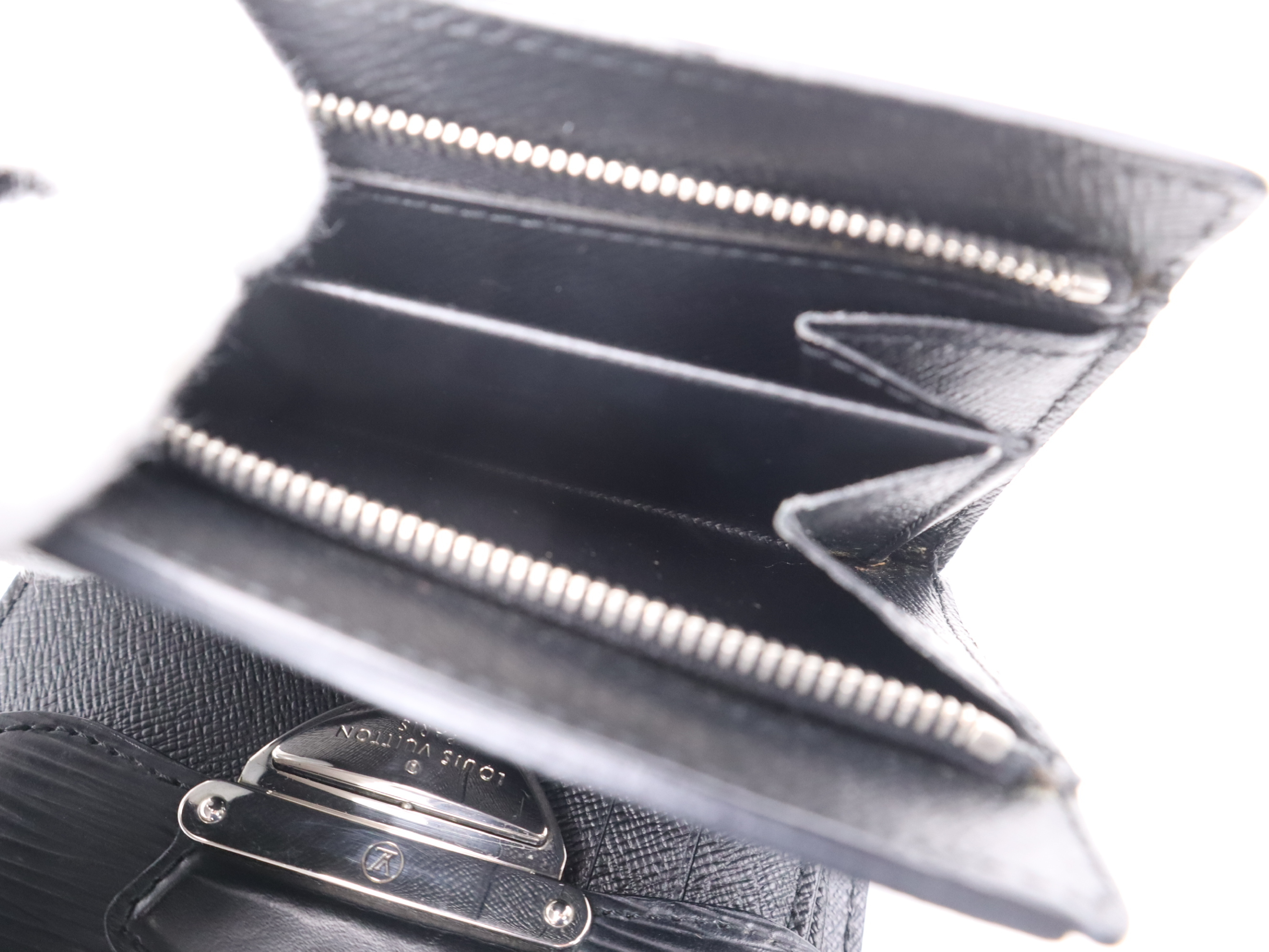 M66582 Epi Portefeuille Joy Noir Wallet — view 10