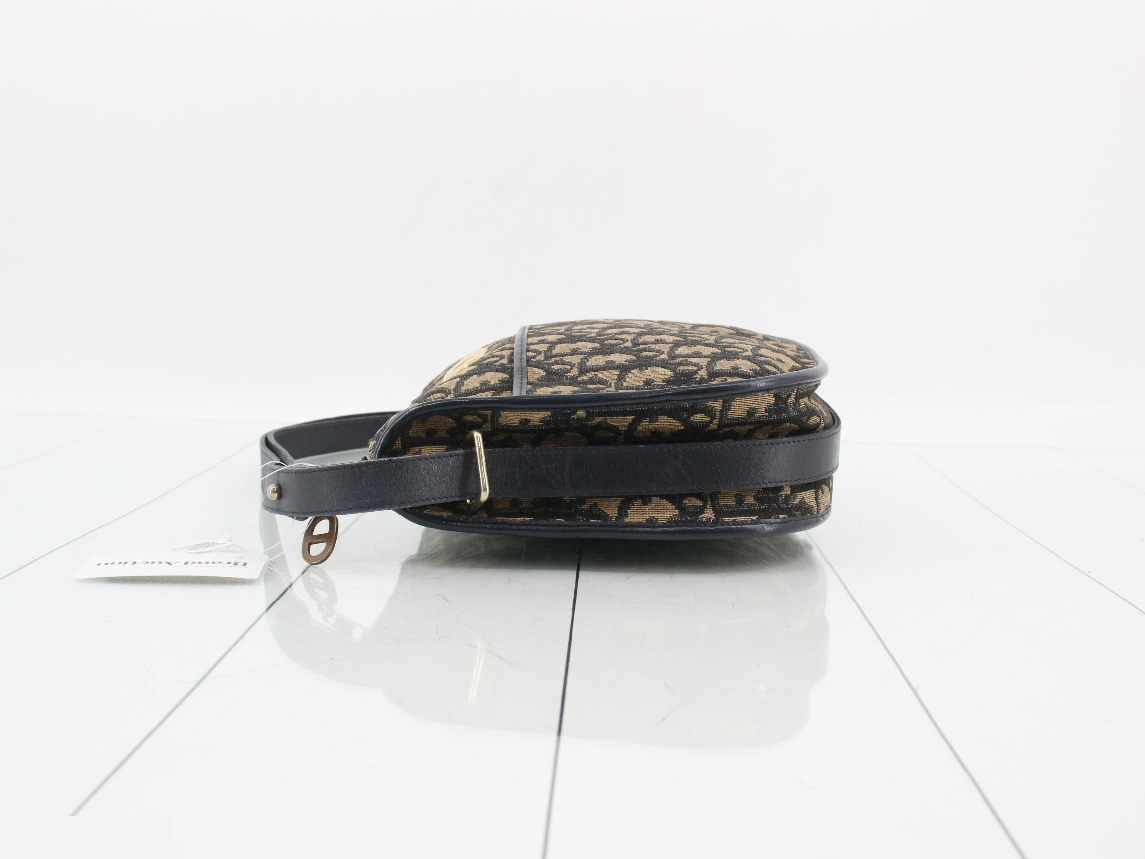 Shoulder bag — view 4